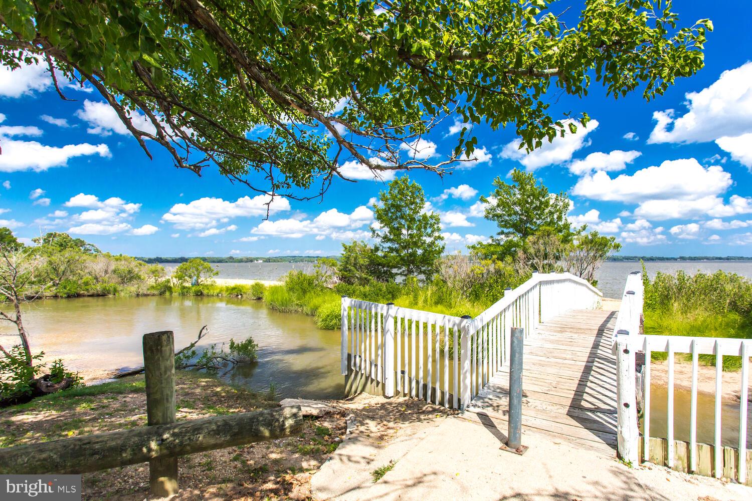 GOLDEN BEACH - Residential