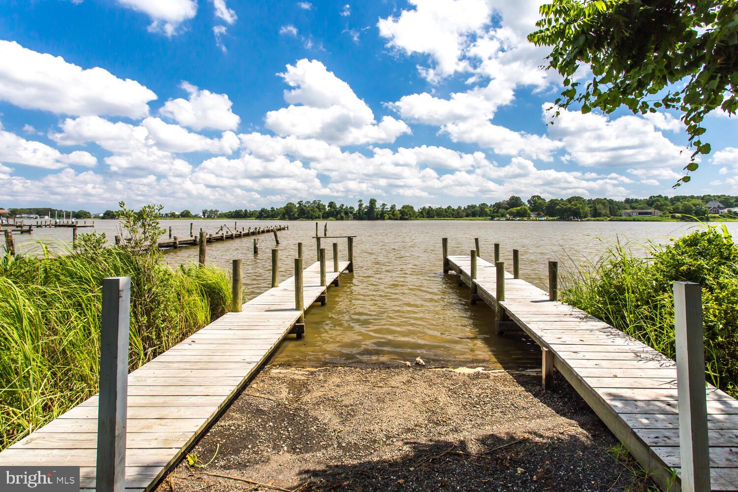 GOLDEN BEACH - Residential