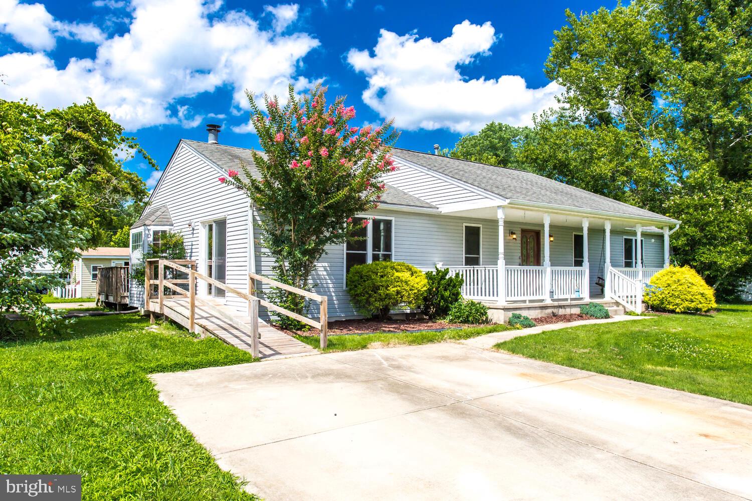 GOLDEN BEACH - Residential