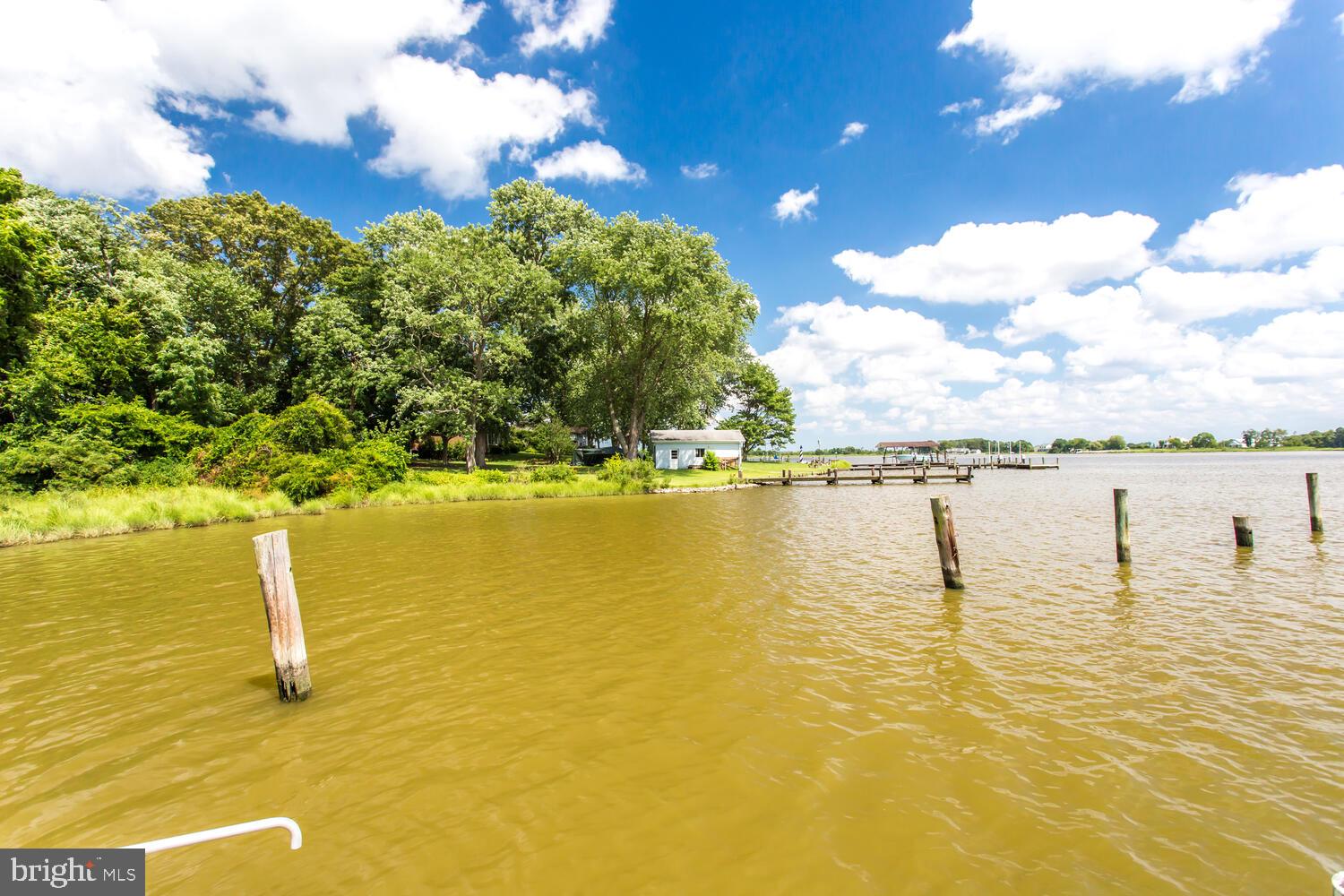 GOLDEN BEACH - Residential