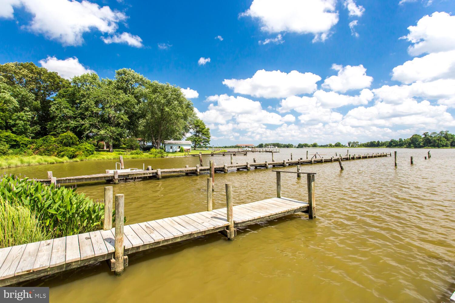 GOLDEN BEACH - Residential