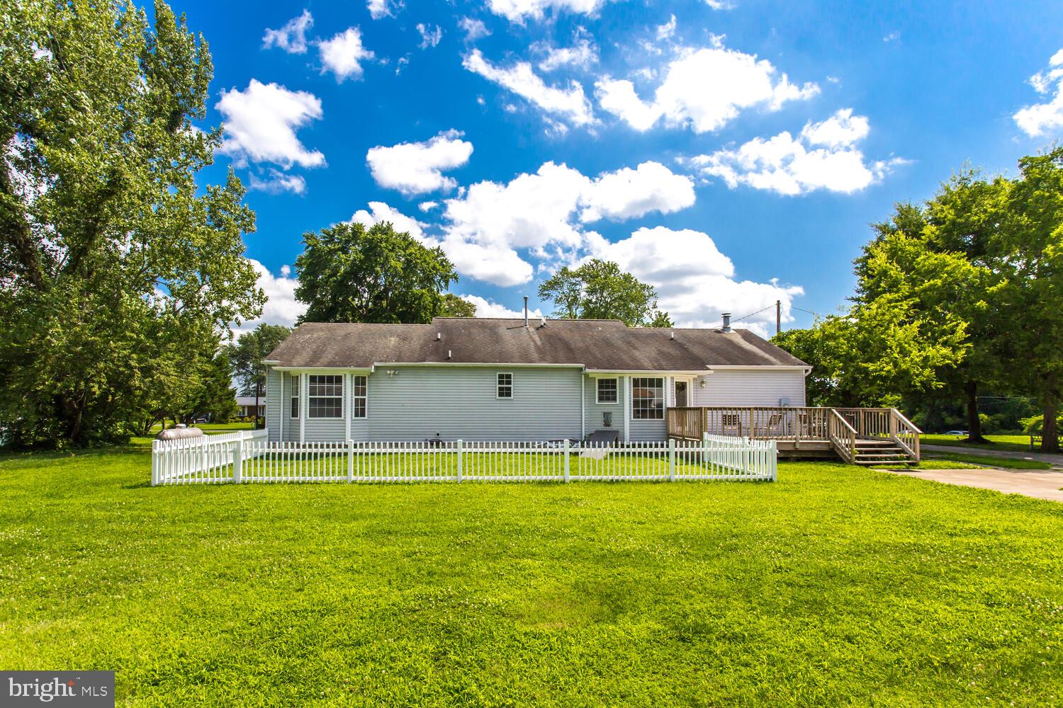 GOLDEN BEACH - Residential