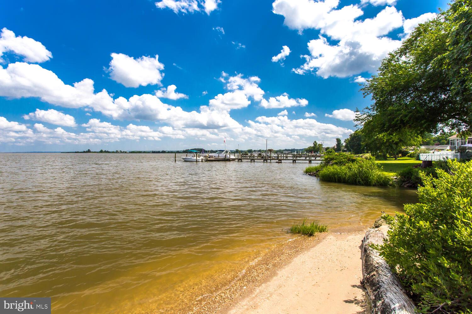 GOLDEN BEACH - Residential