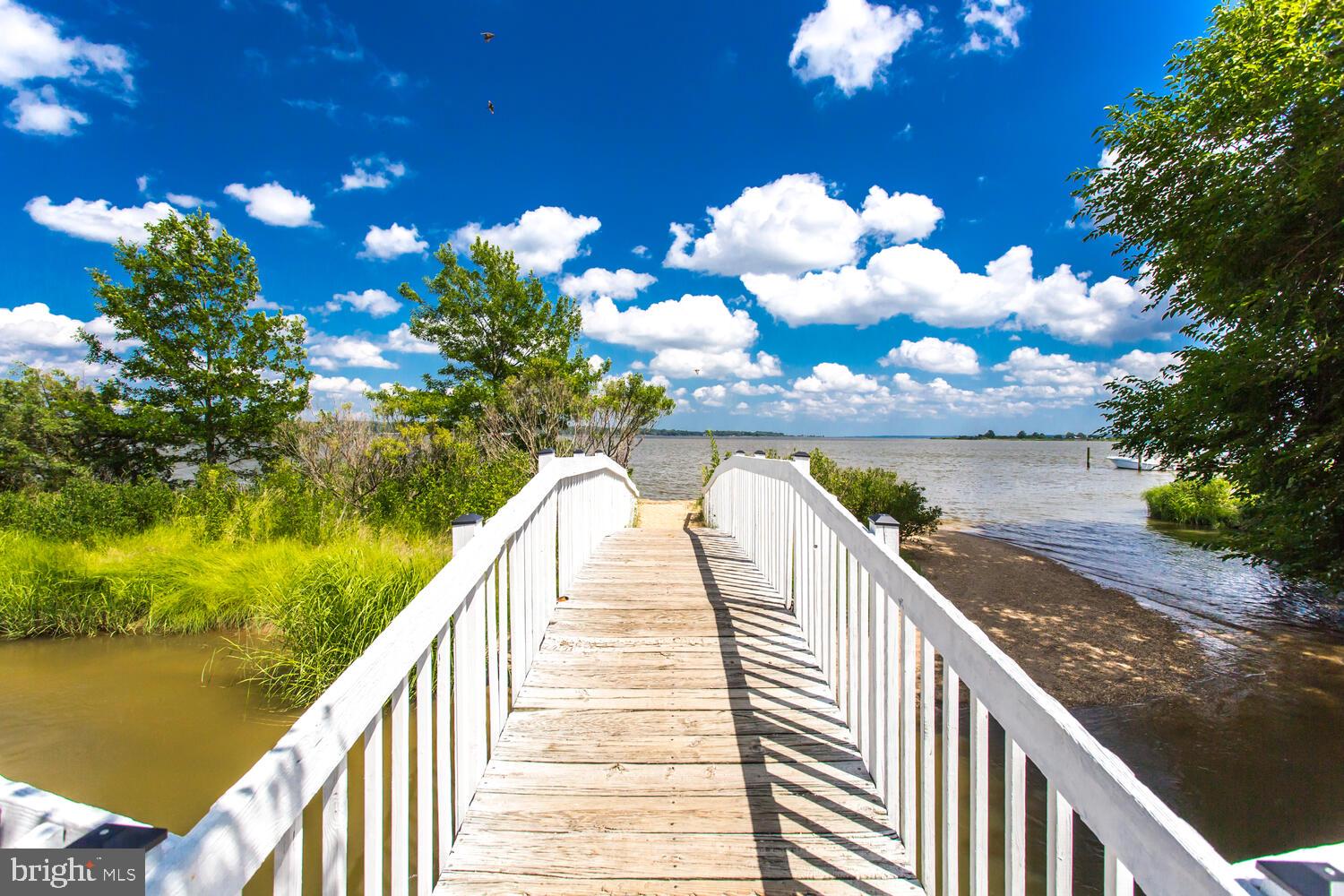 GOLDEN BEACH - Residential