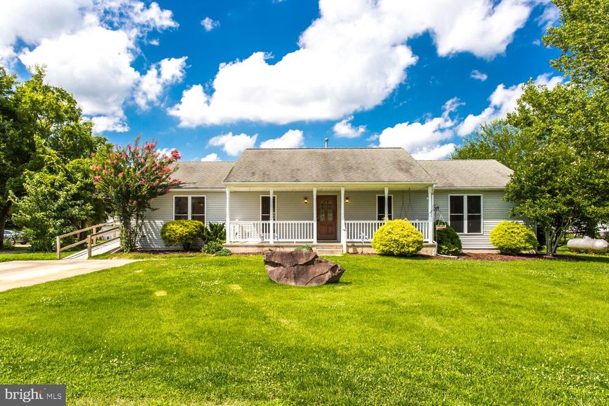 Spacious 3 Bedroom, 2 Bath Rambler with covered front porch to enjoy the water view across the street, Pier with Boat Ramp.  Large great room with Gas Fireplace, Formal Dining Room and Eat in Kitchen, which opens to back Deck for Summer Cookouts.  Drive your Golf Cart to the Community Beach or watch the 4th of July Parade. You don't want to miss this one.