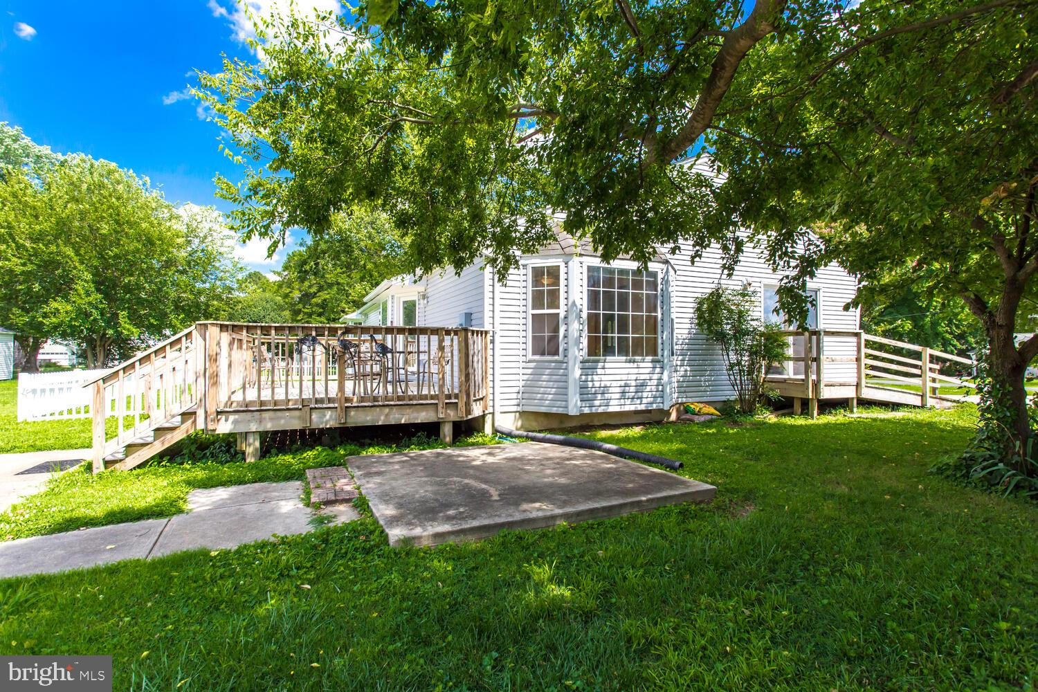 GOLDEN BEACH - Residential