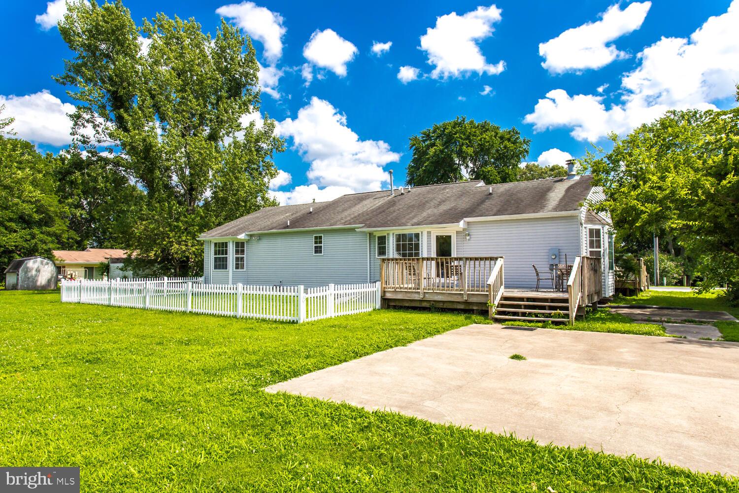 GOLDEN BEACH - Residential