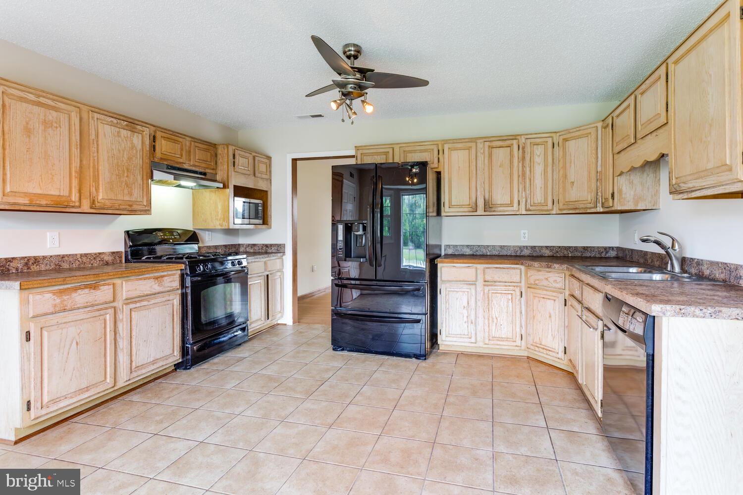 GOLDEN BEACH - Residential