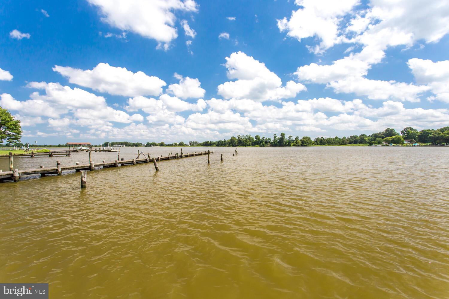 GOLDEN BEACH - Residential