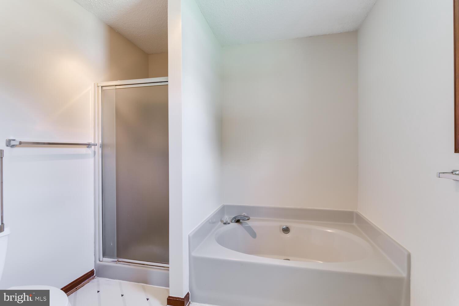 GOLDEN BEACH - Residential