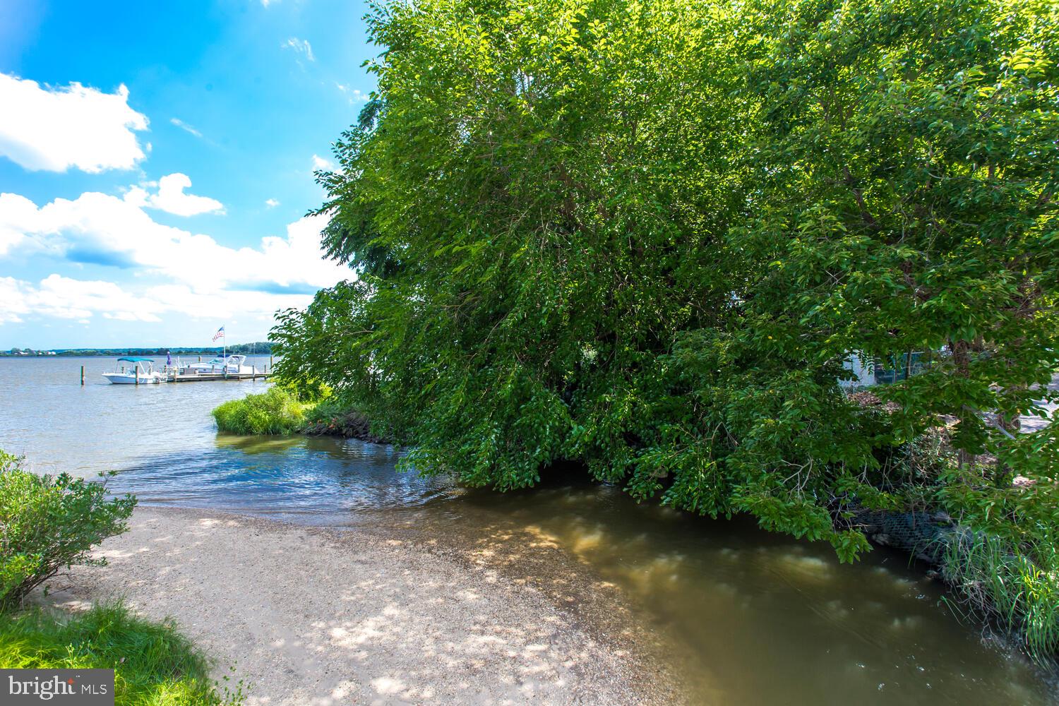 GOLDEN BEACH - Residential
