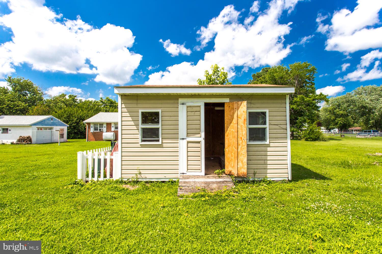 GOLDEN BEACH - Residential
