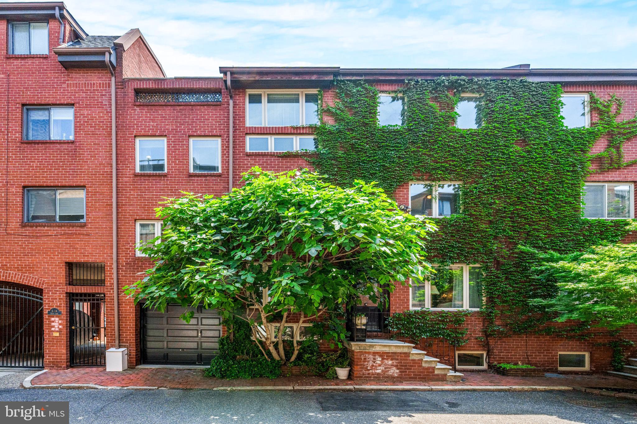 QUEEN VILLAGE - Residential