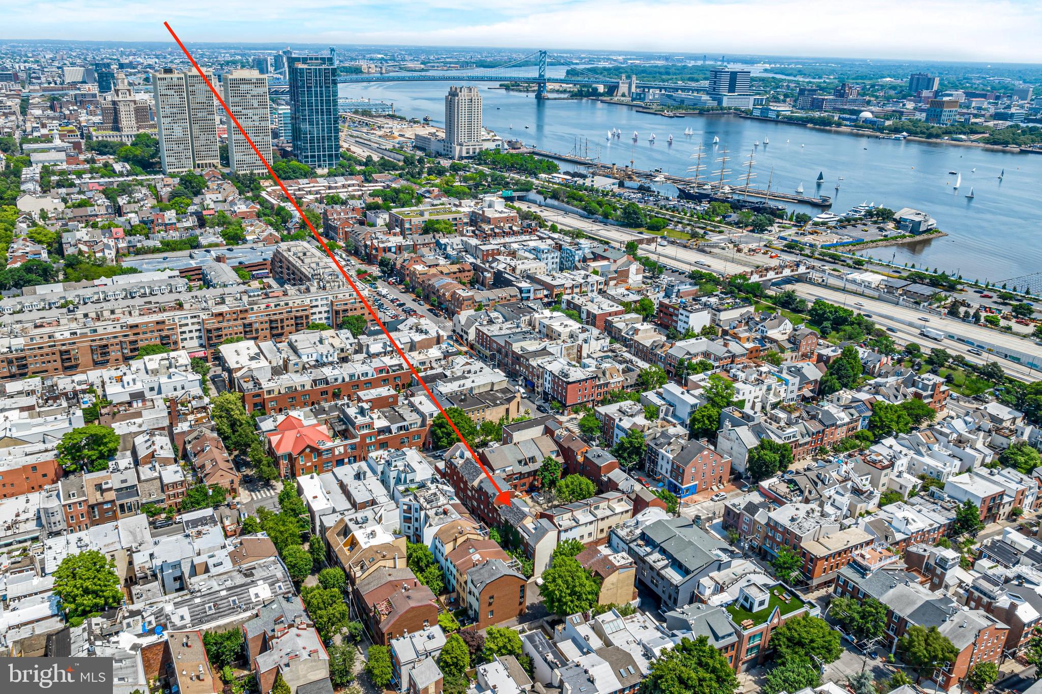 QUEEN VILLAGE - Residential
