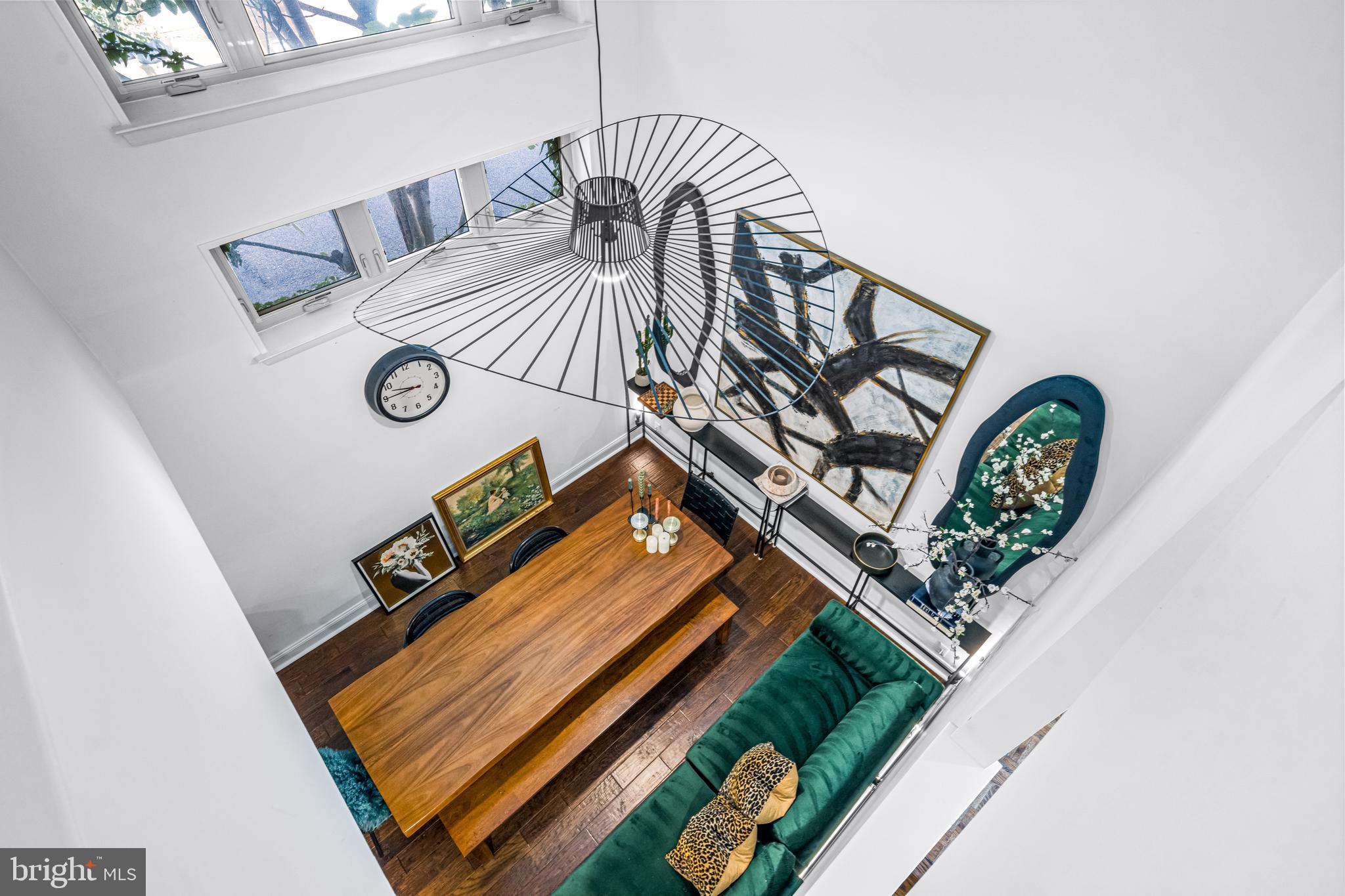 QUEEN VILLAGE - Residential