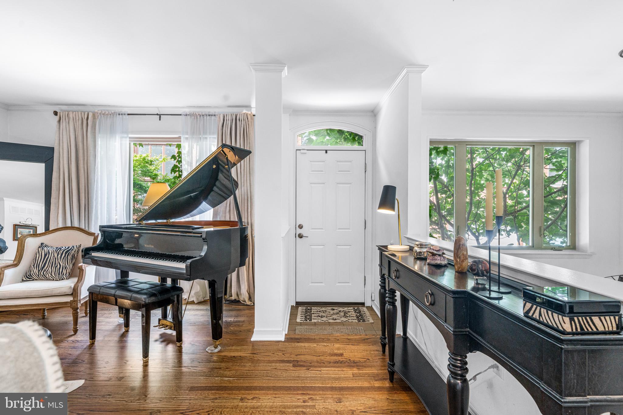 QUEEN VILLAGE - Residential