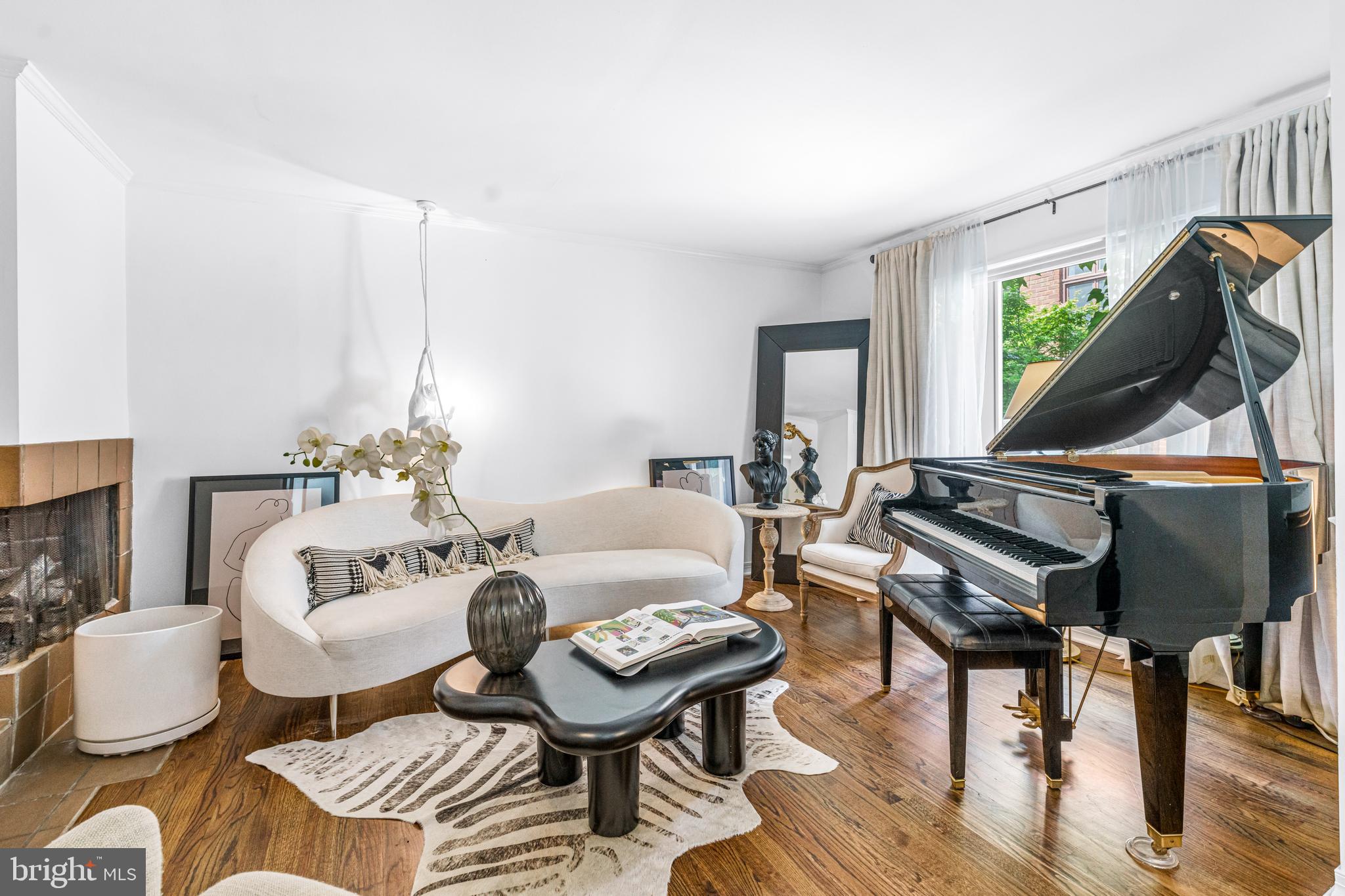 QUEEN VILLAGE - Residential