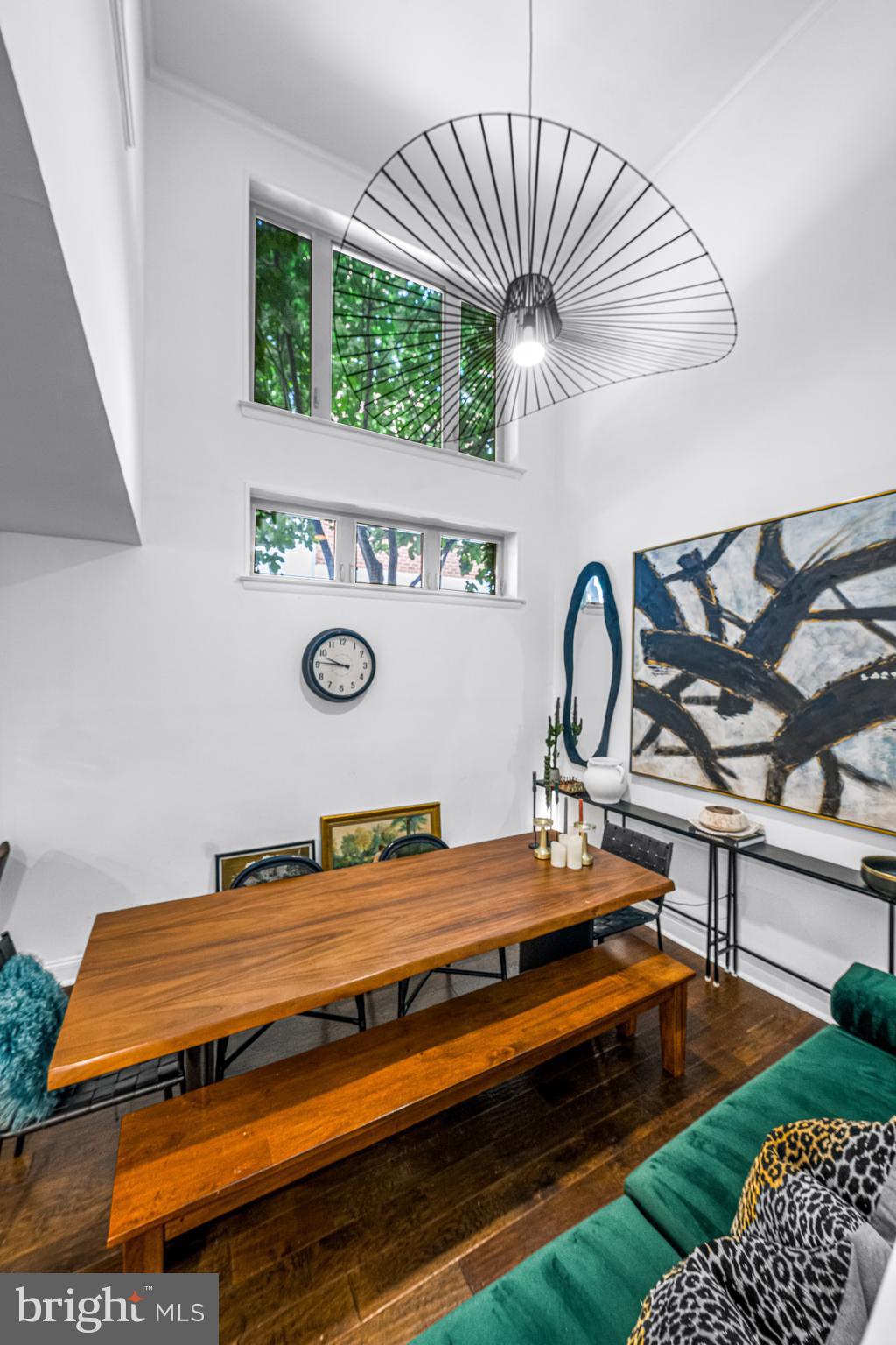 QUEEN VILLAGE - Residential