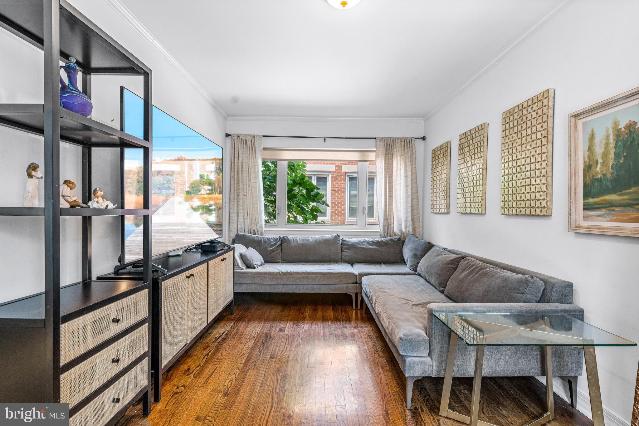 QUEEN VILLAGE - Residential