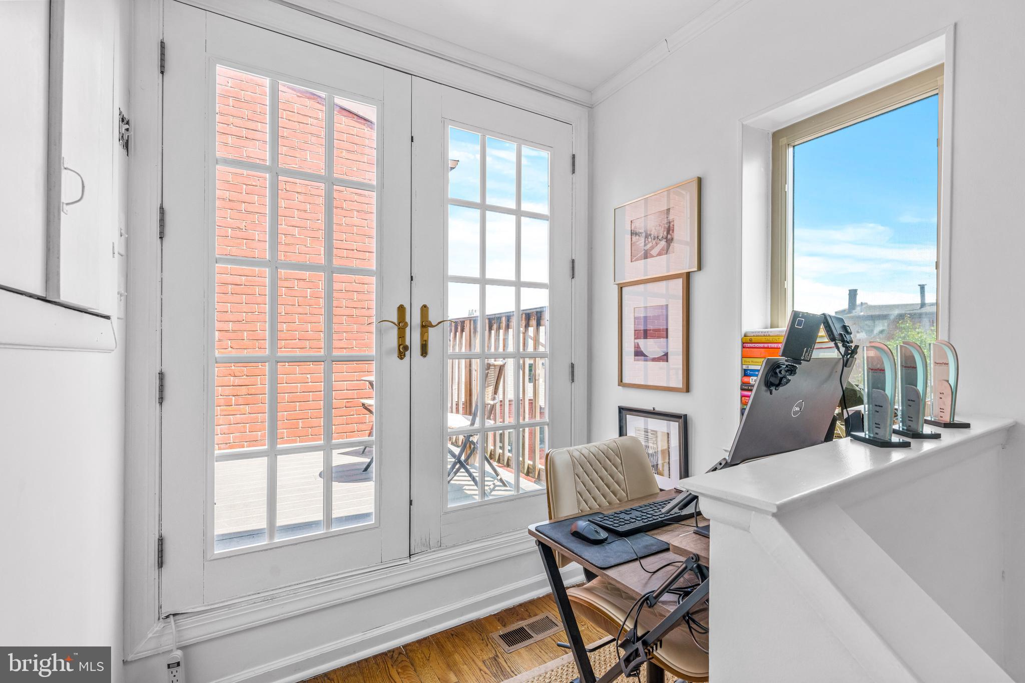 QUEEN VILLAGE - Residential