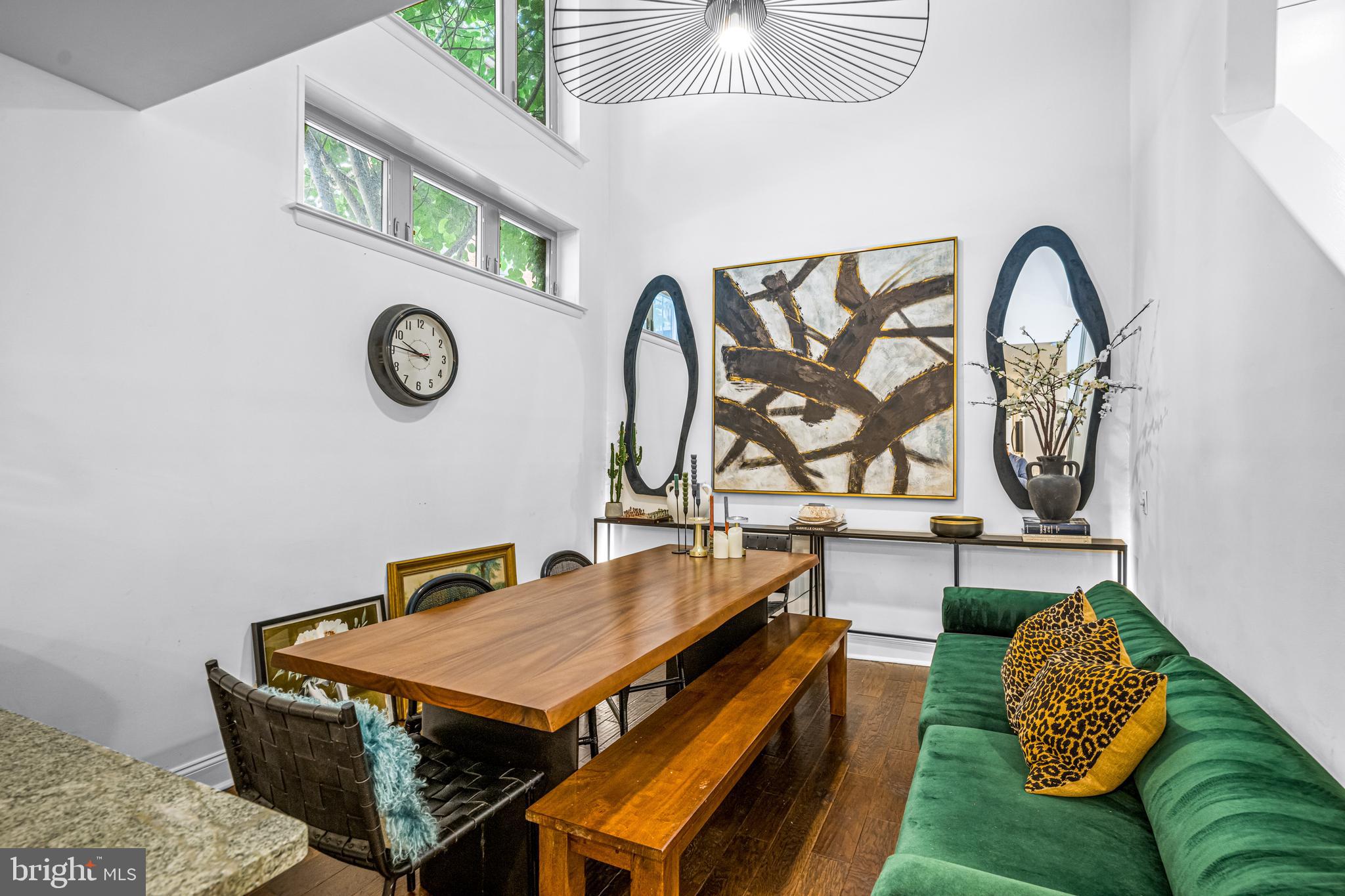 QUEEN VILLAGE - Residential