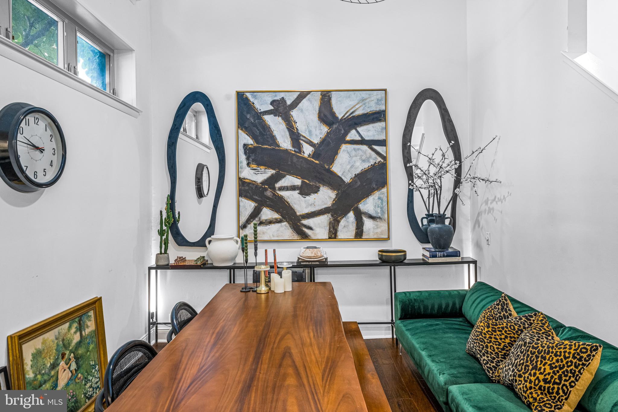 QUEEN VILLAGE - Residential