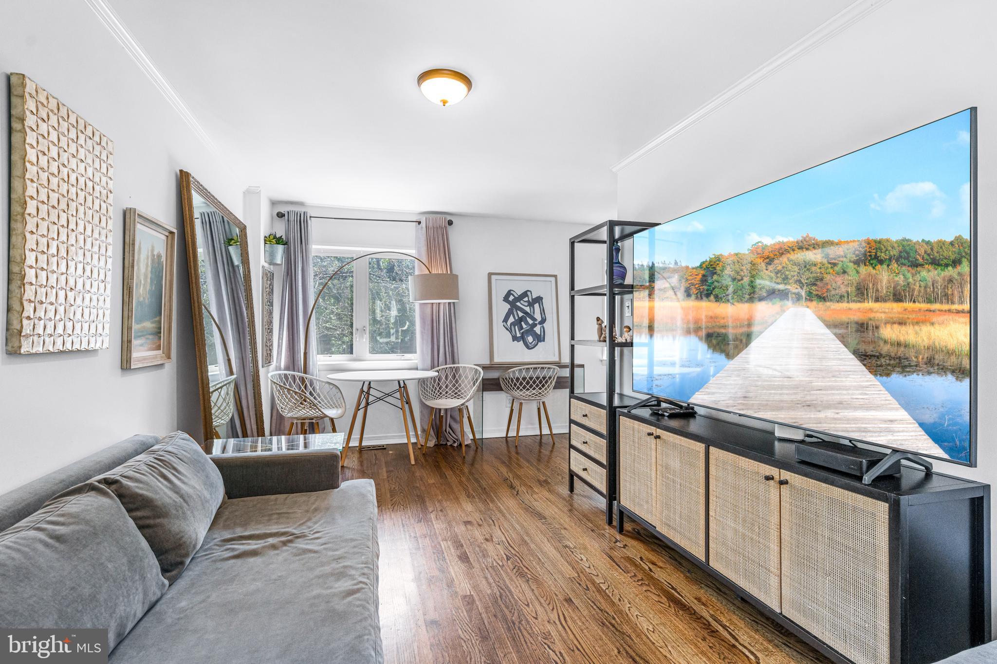 QUEEN VILLAGE - Residential