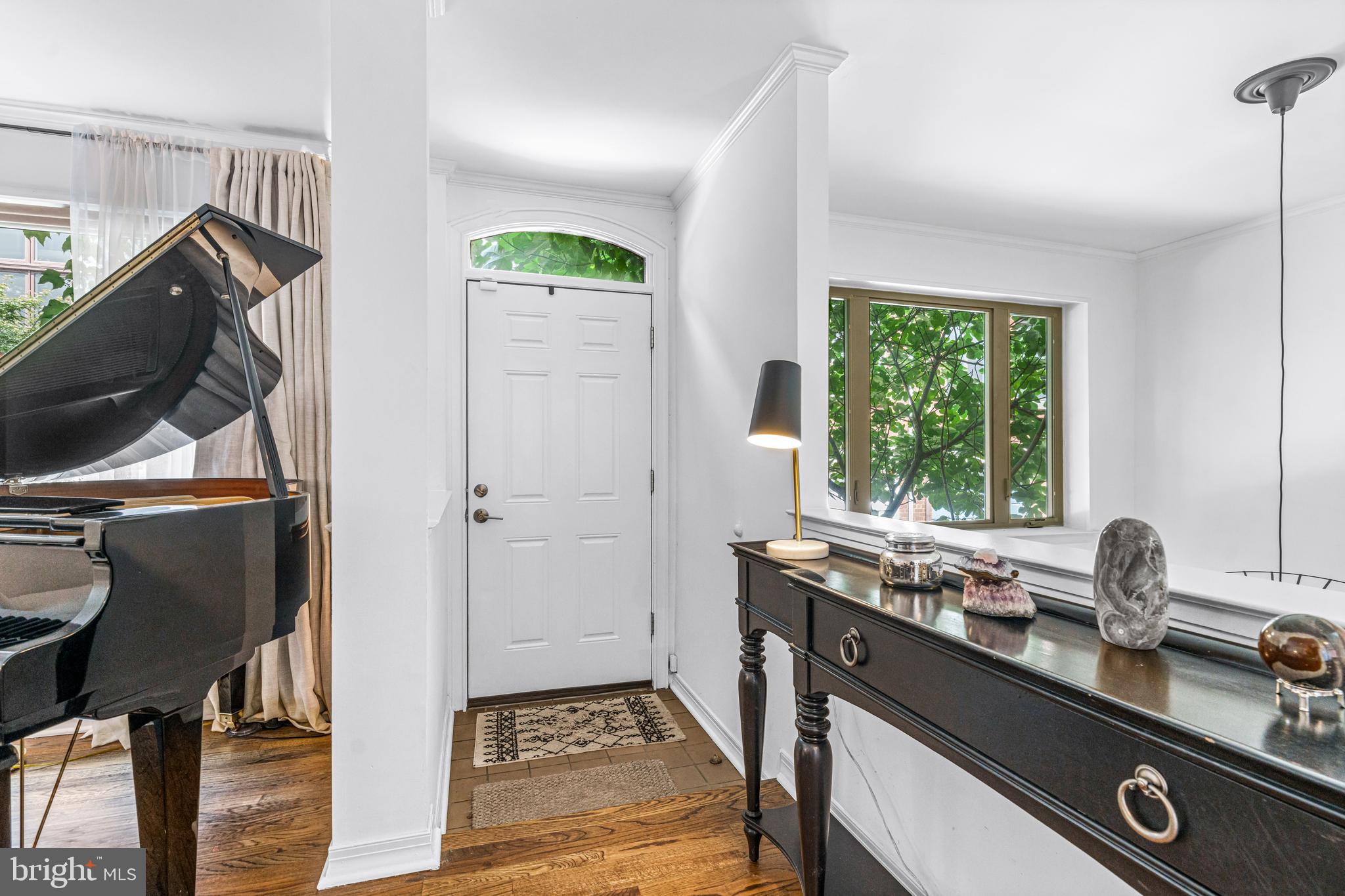 QUEEN VILLAGE - Residential