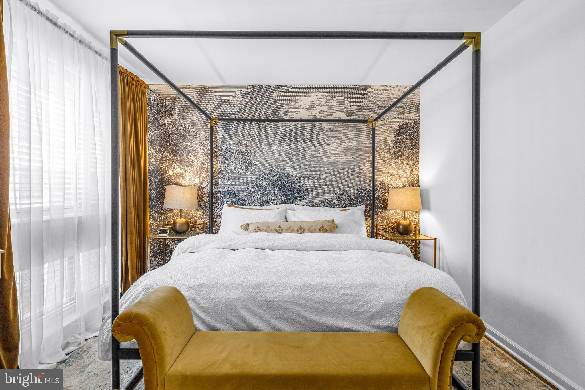 QUEEN VILLAGE - Residential