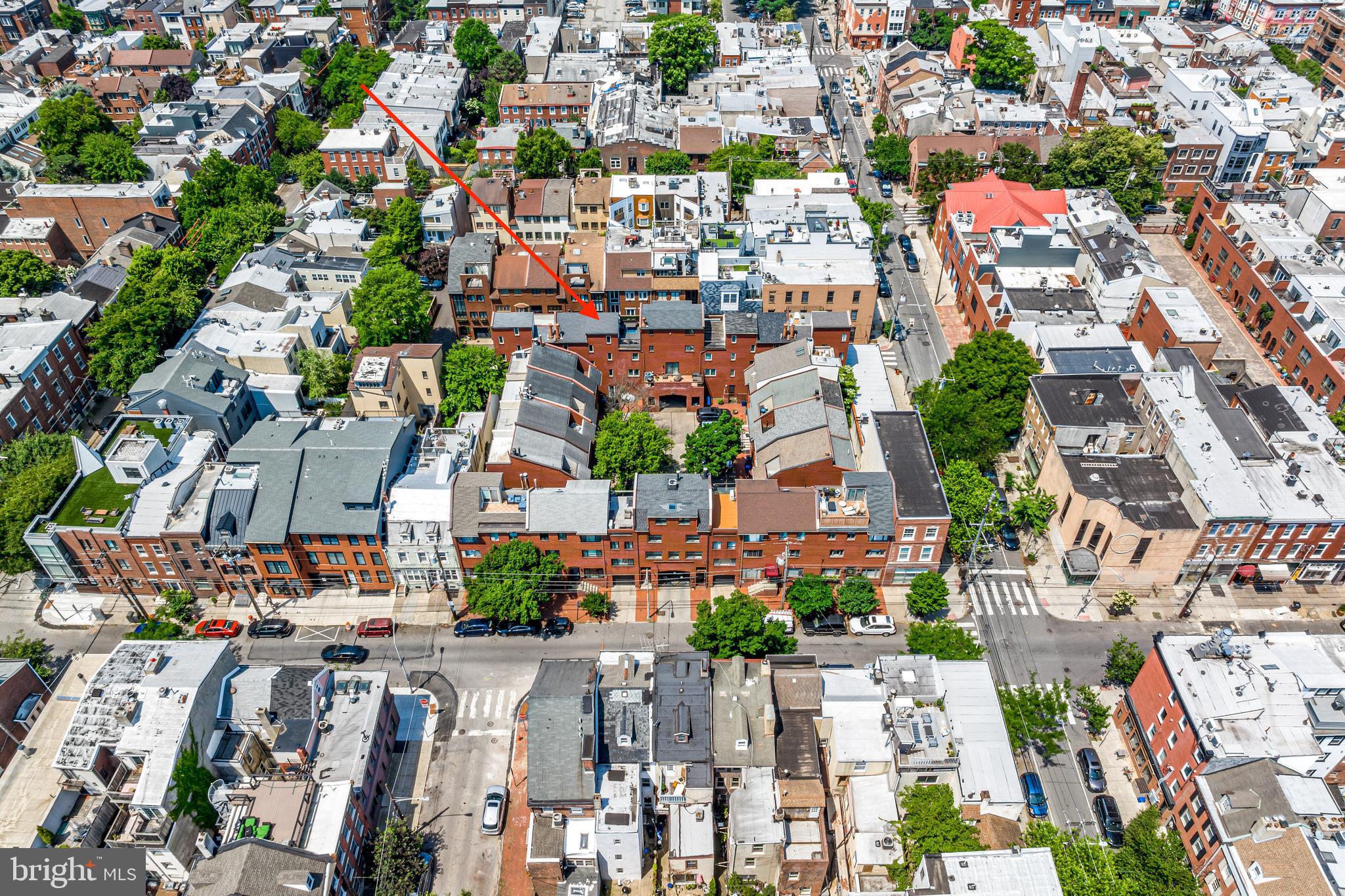 QUEEN VILLAGE - Residential