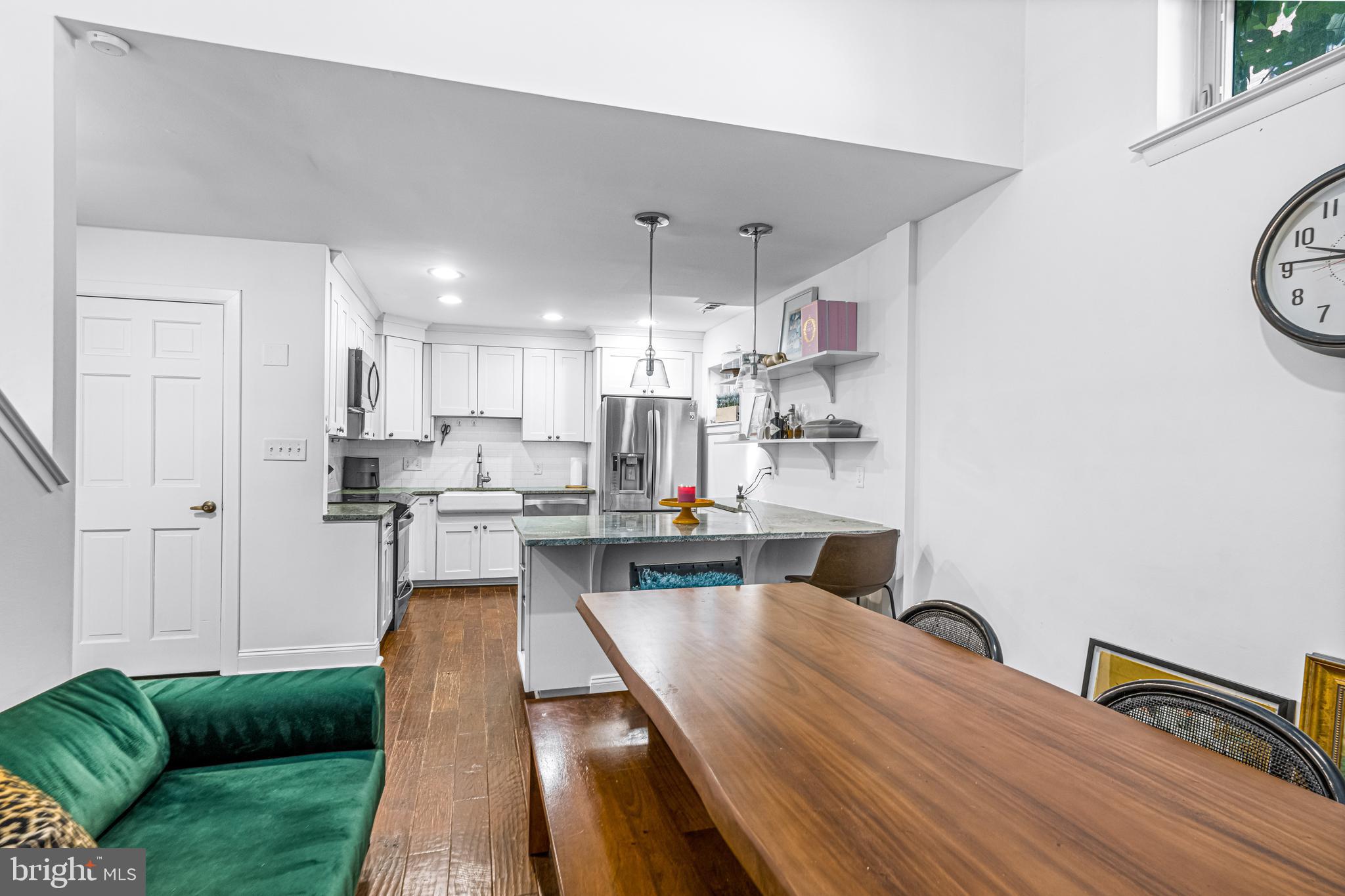 QUEEN VILLAGE - Residential