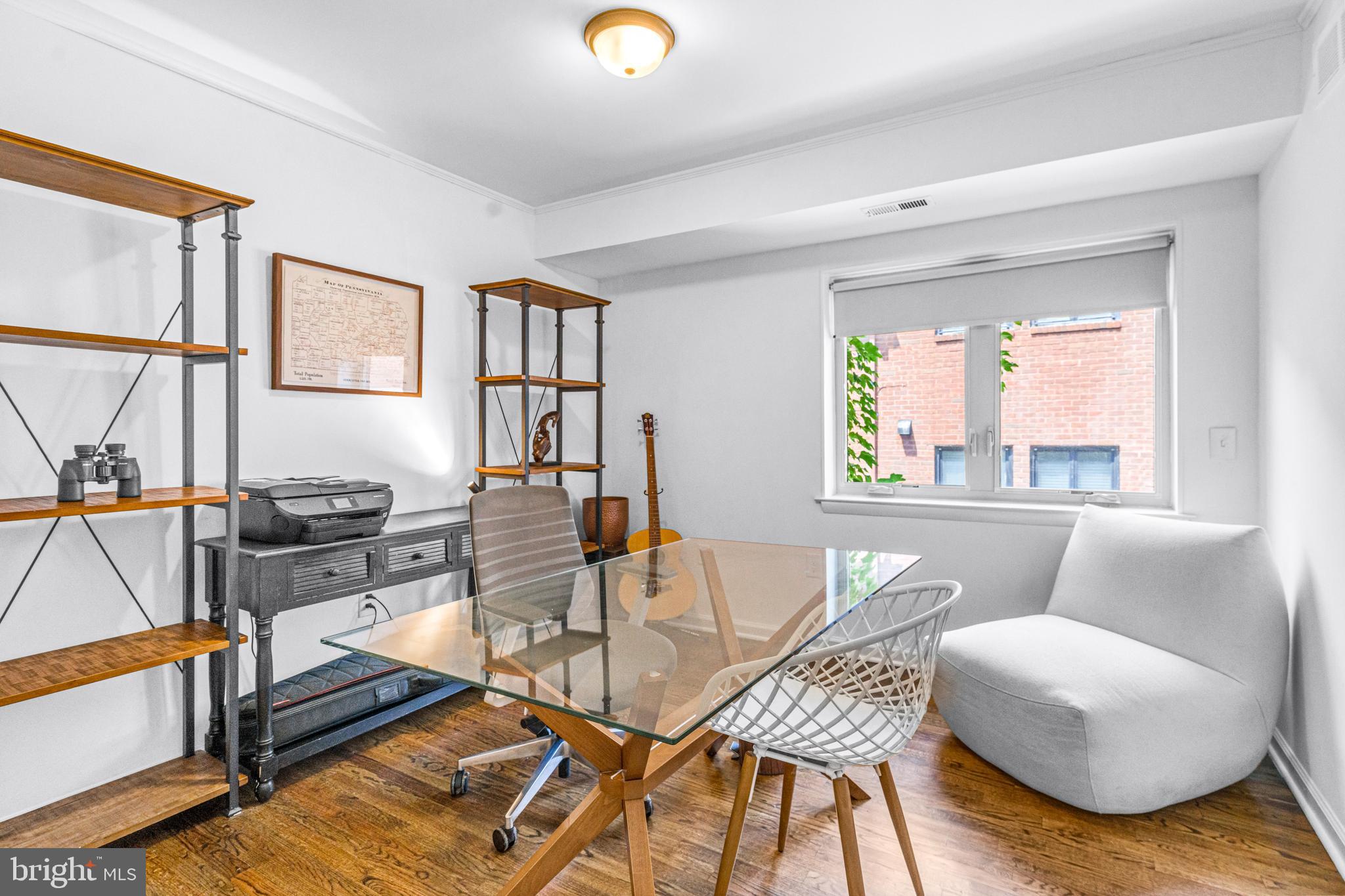 QUEEN VILLAGE - Residential