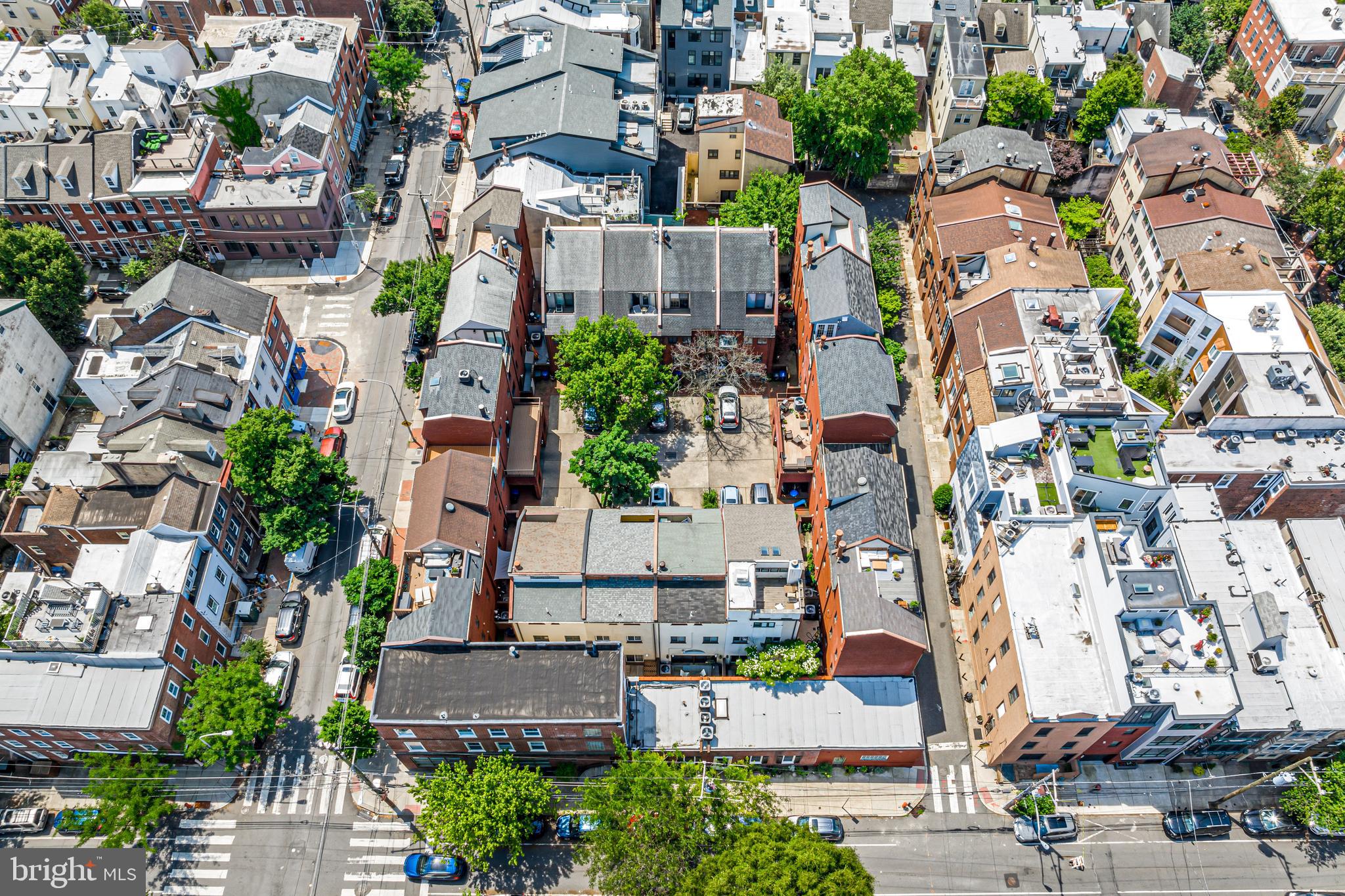 QUEEN VILLAGE - Residential