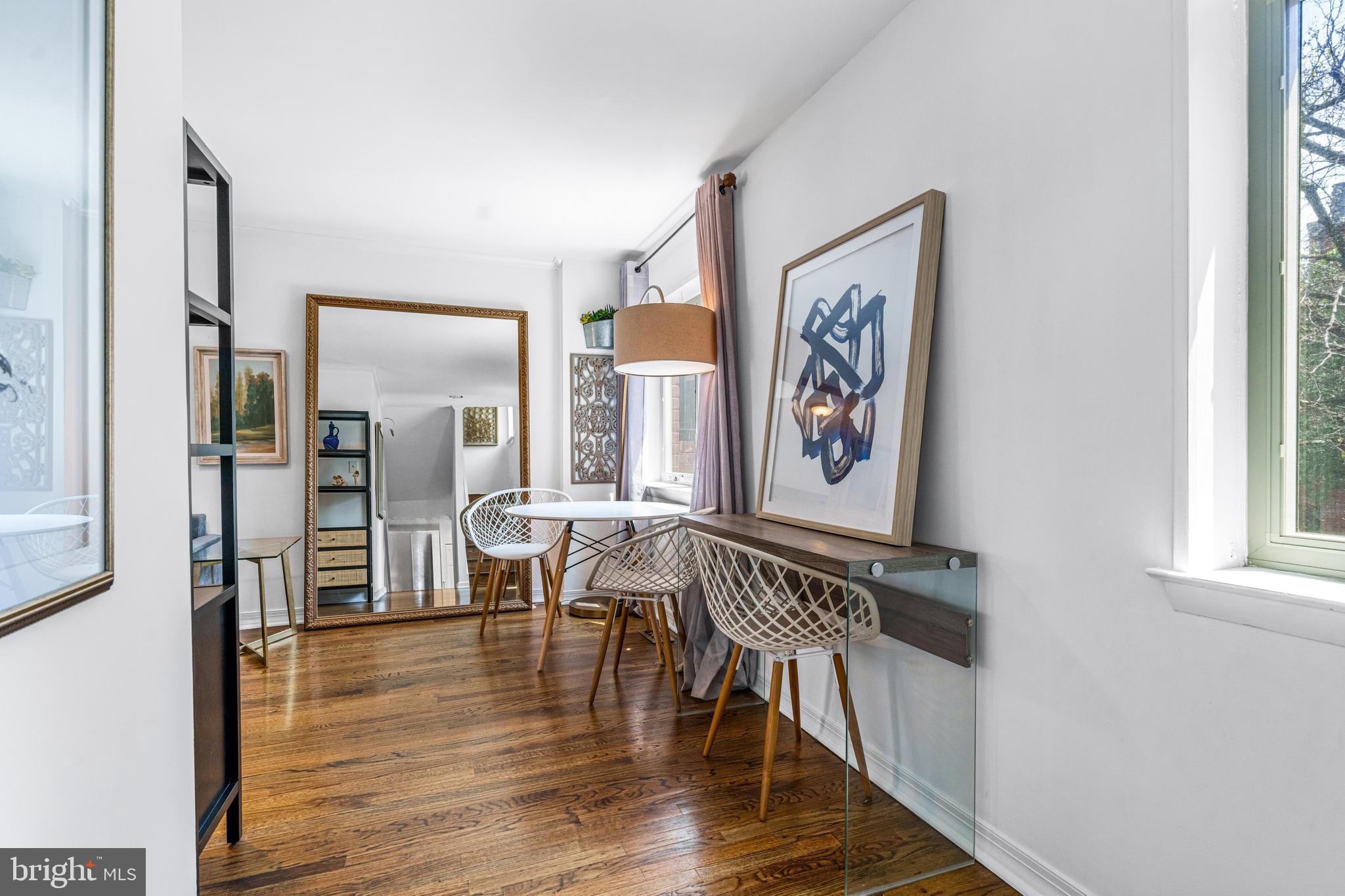 QUEEN VILLAGE - Residential