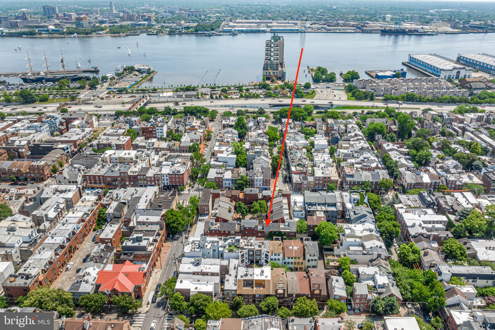 QUEEN VILLAGE - Residential