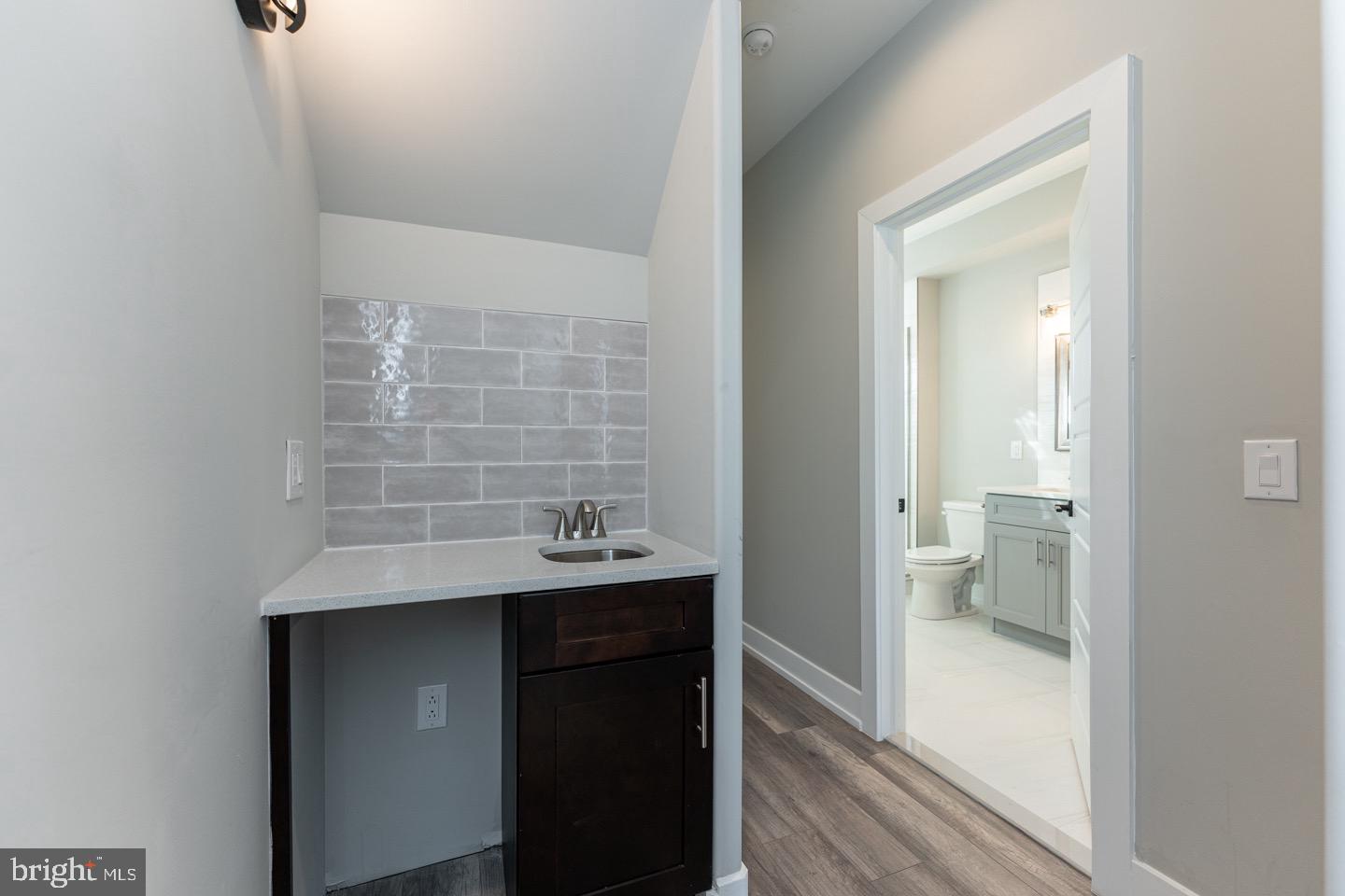 NORRIS SQUARE - Residential Lease