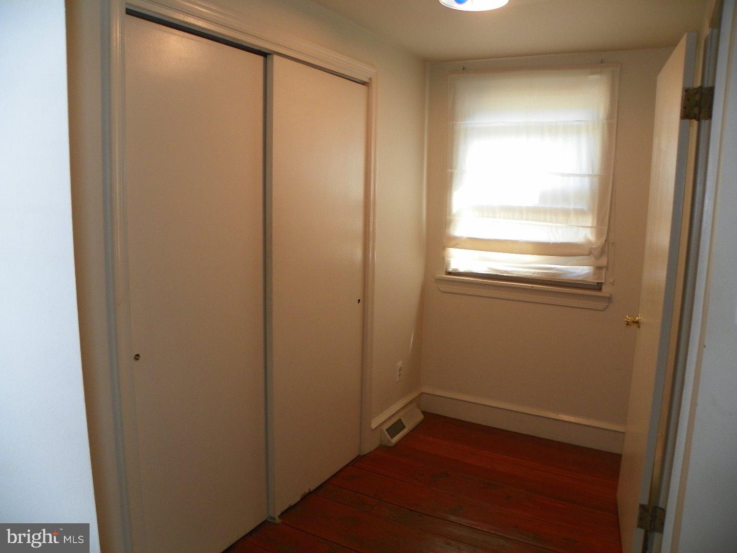 QUEEN VILLAGE - Residential Lease