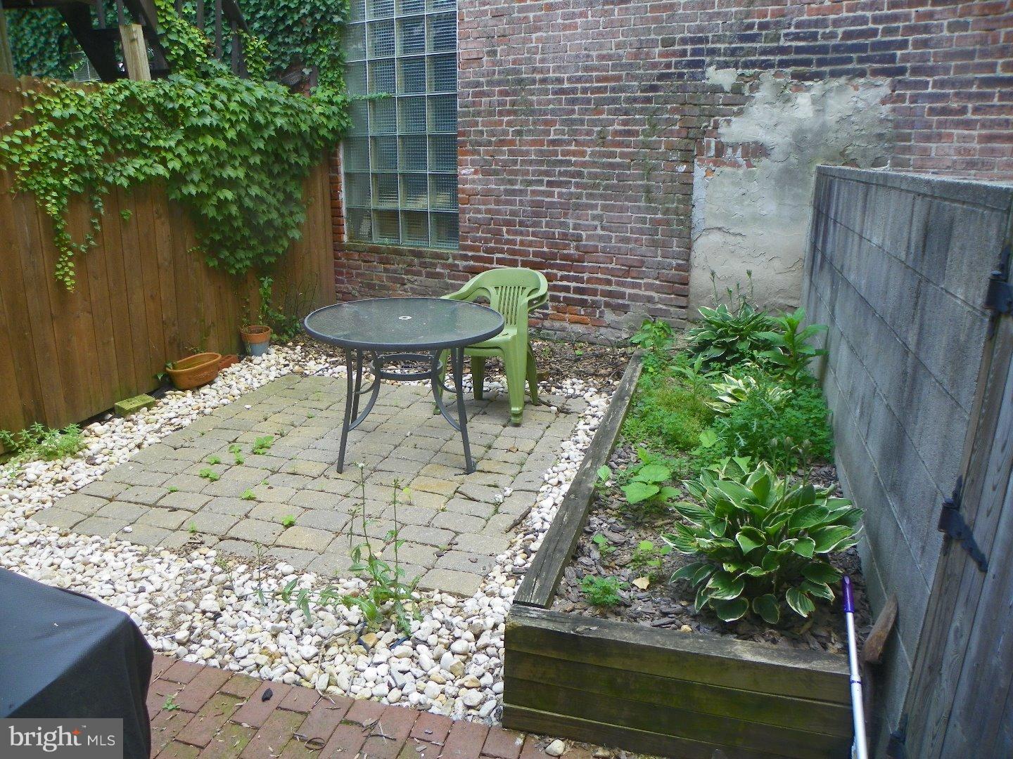 QUEEN VILLAGE - Residential Lease