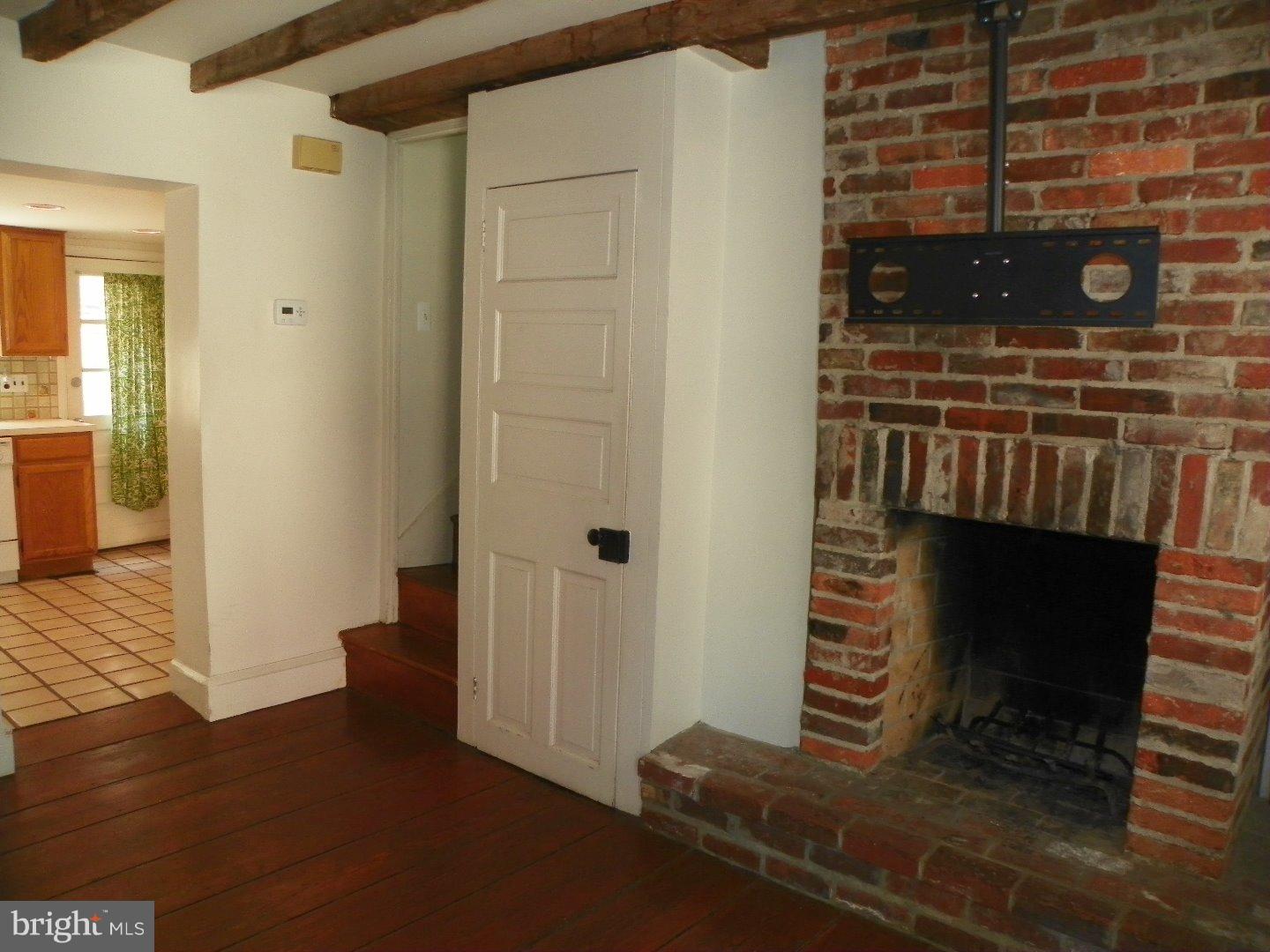 QUEEN VILLAGE - Residential Lease