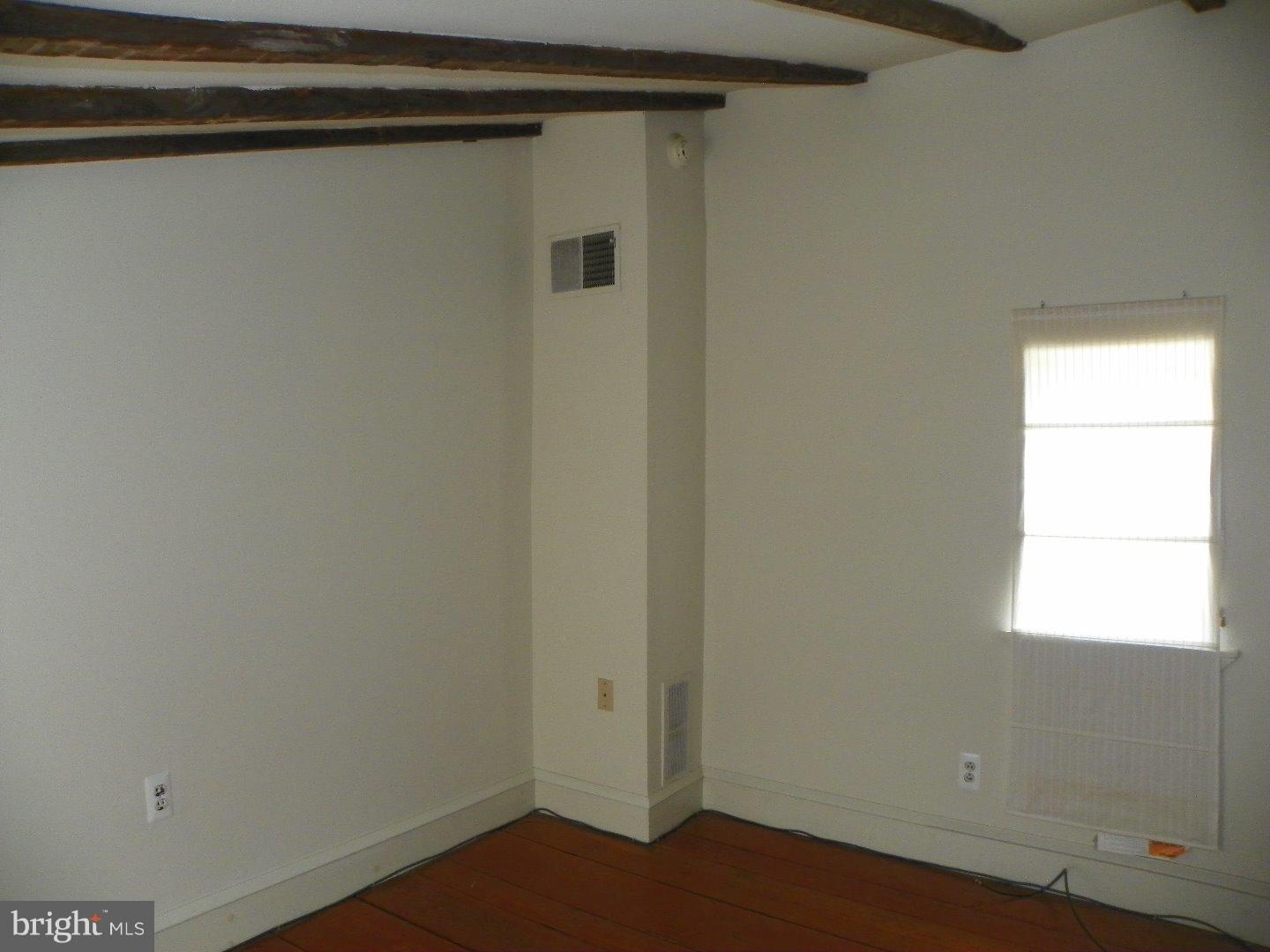 QUEEN VILLAGE - Residential Lease