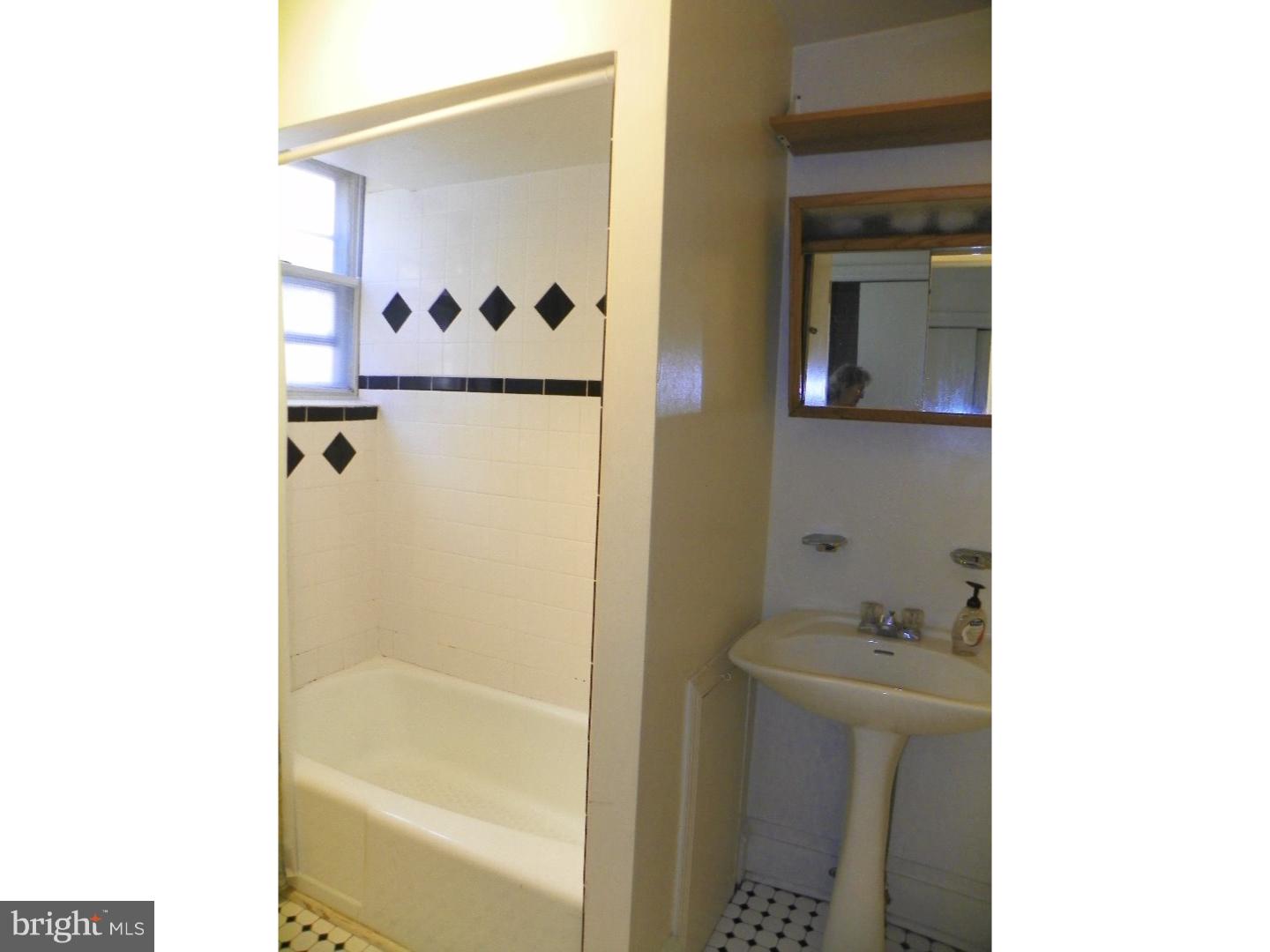 QUEEN VILLAGE - Residential Lease