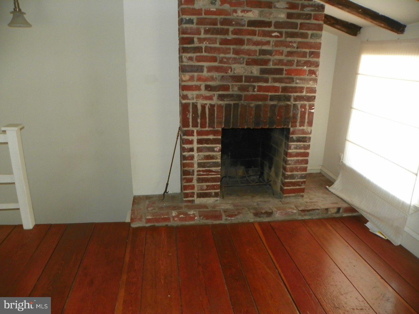 QUEEN VILLAGE - Residential Lease