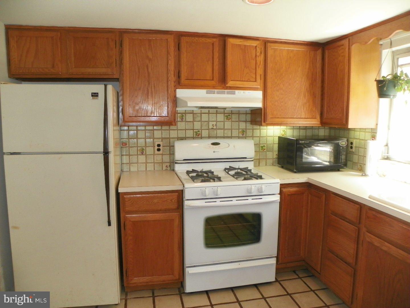 QUEEN VILLAGE - Residential Lease