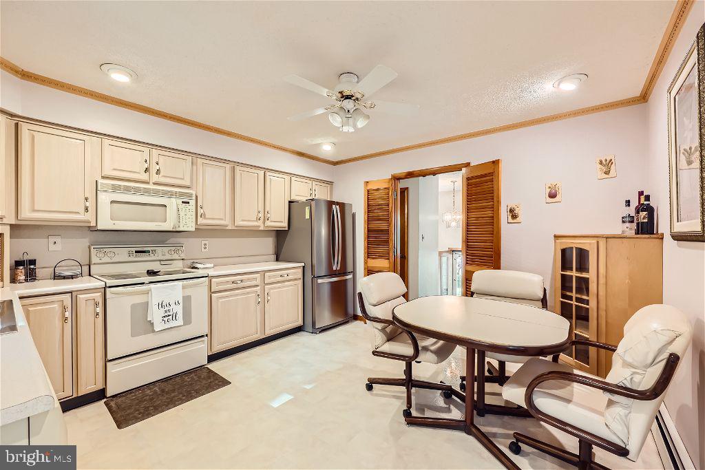 LAKESIDE VISTA - Residential