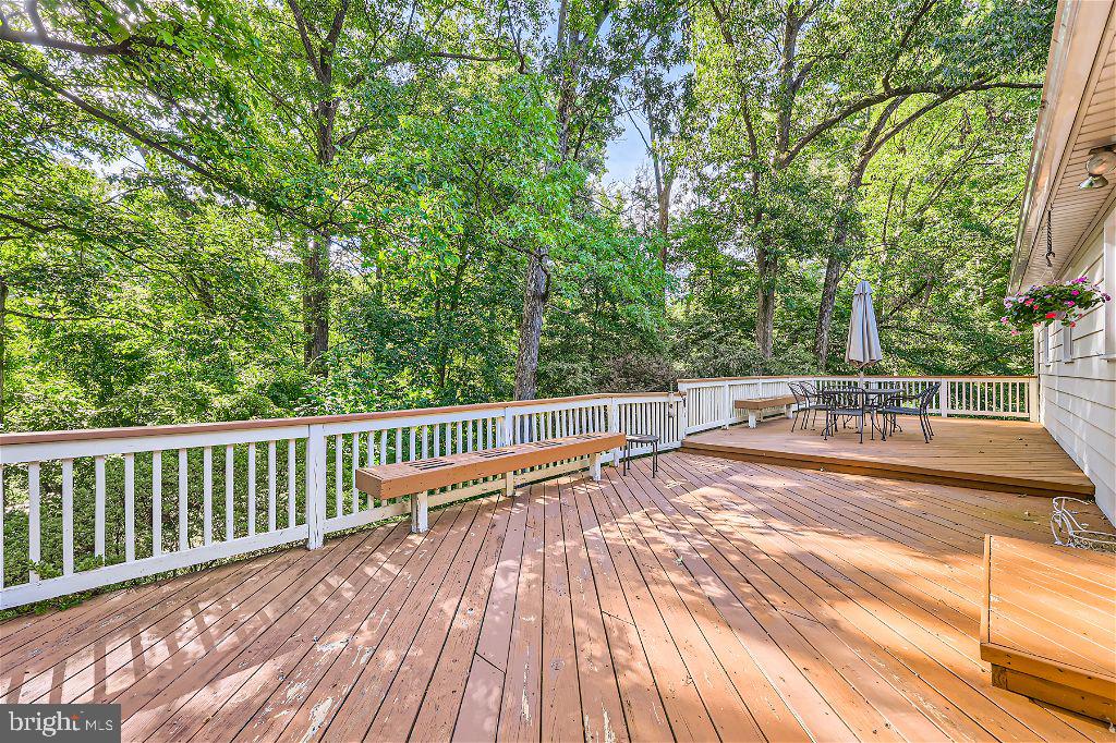 LAKESIDE VISTA - Residential