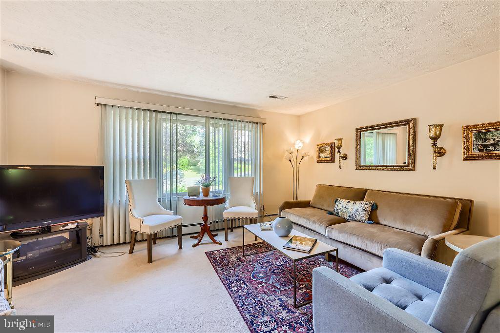 LAKESIDE VISTA - Residential