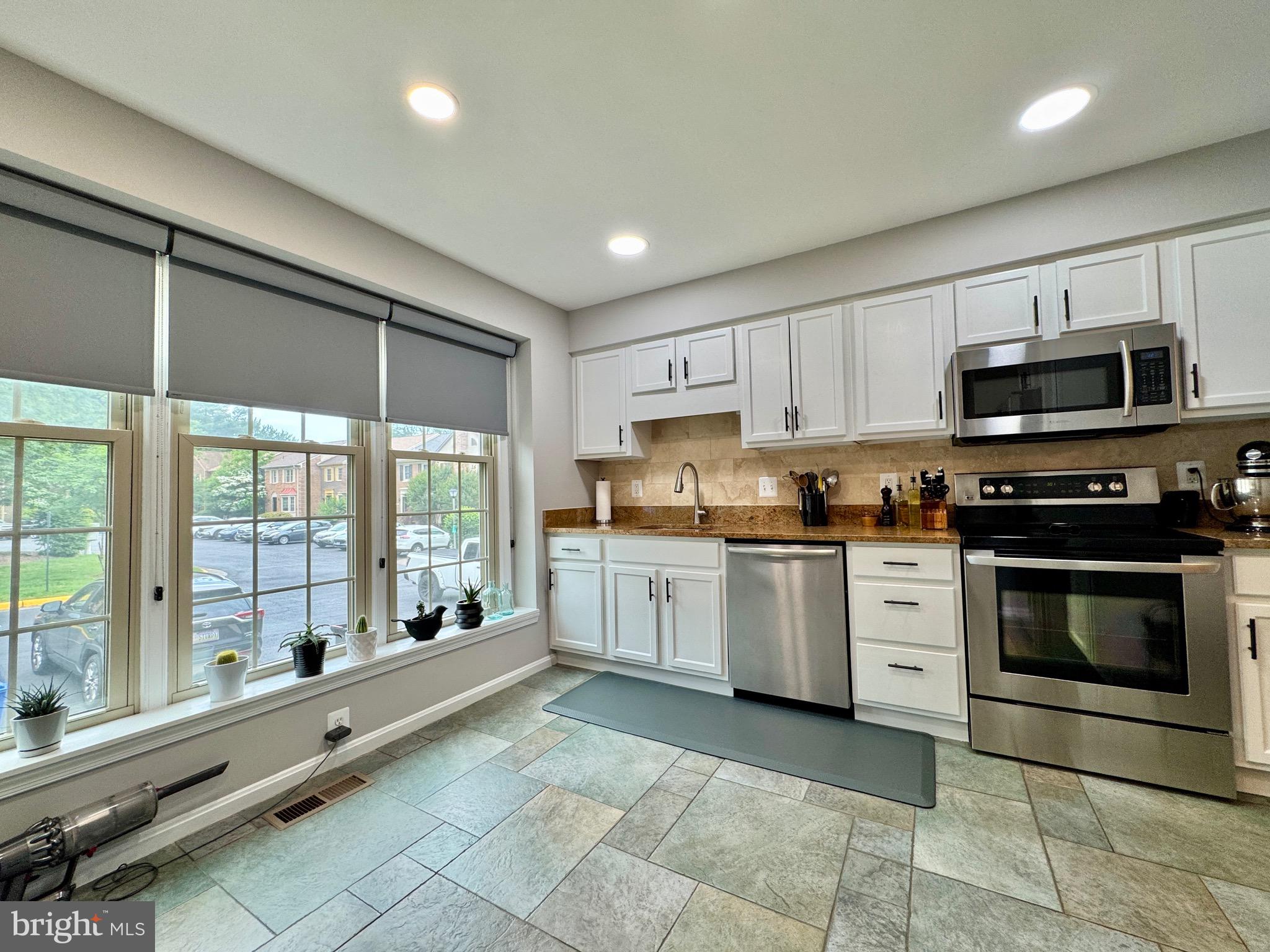 COUNTRY CREEK - Residential Lease