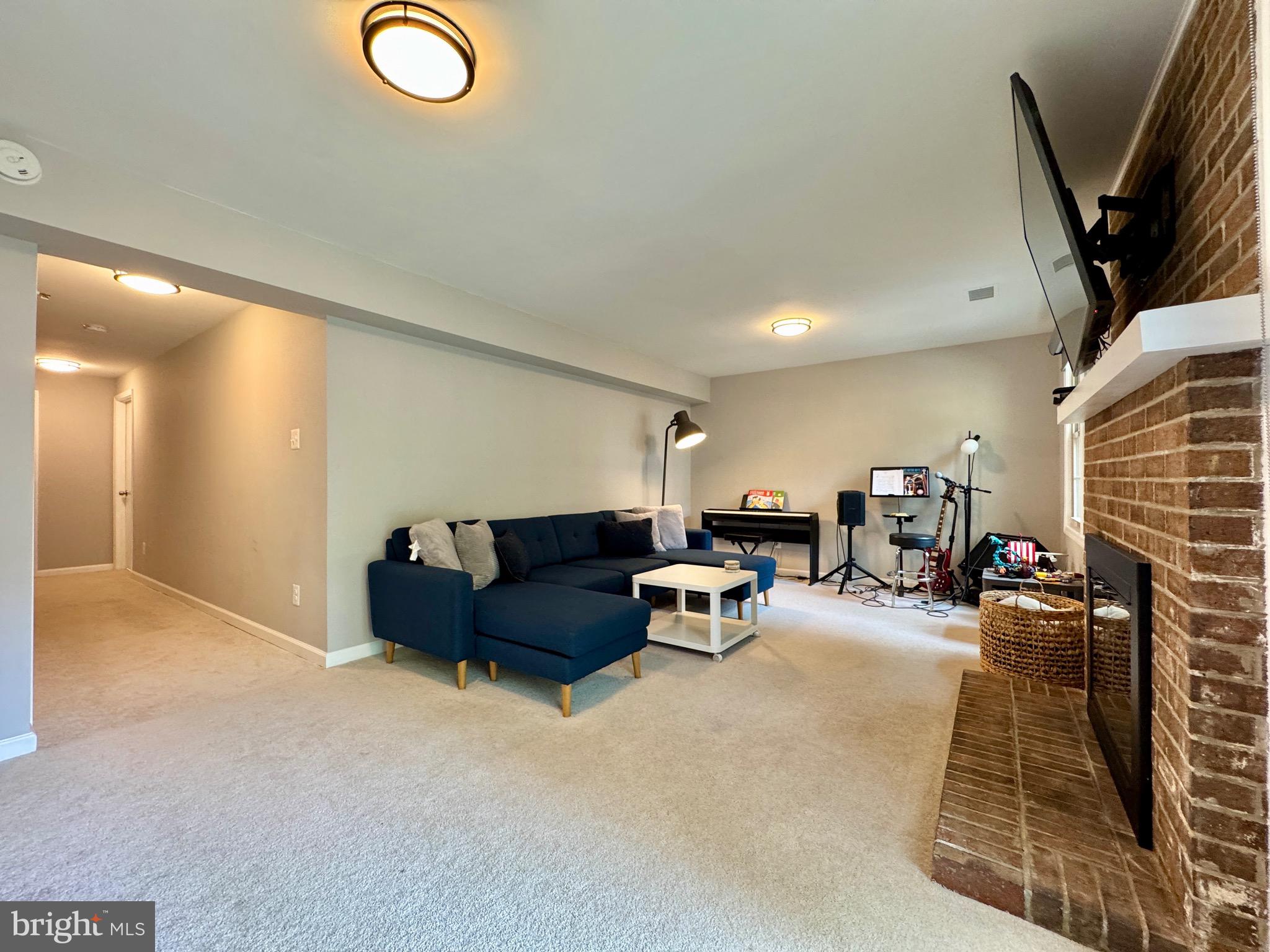 COUNTRY CREEK - Residential Lease