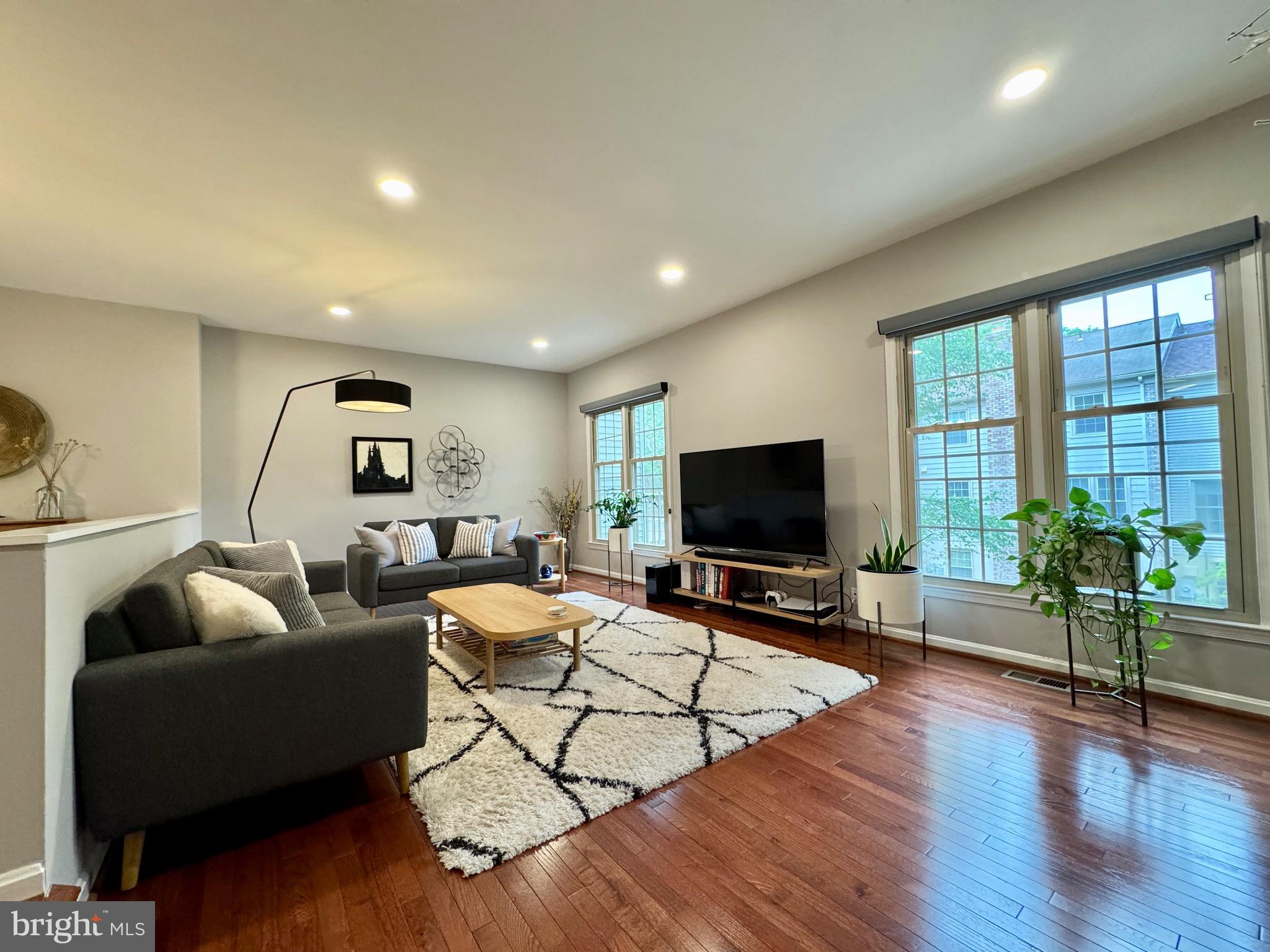 COUNTRY CREEK - Residential Lease