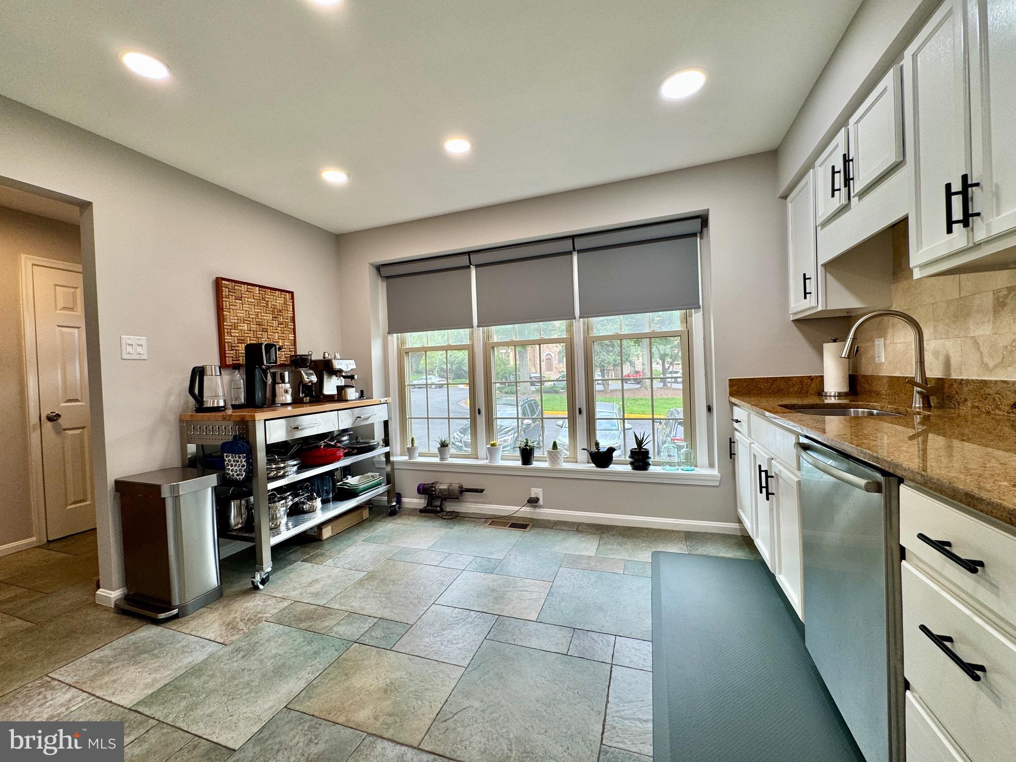 COUNTRY CREEK - Residential Lease